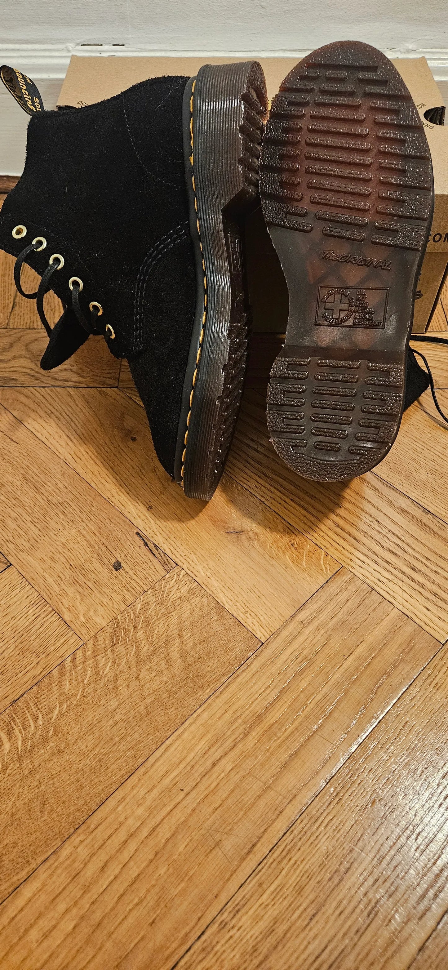 Dr. Martens-skinnboots NWT