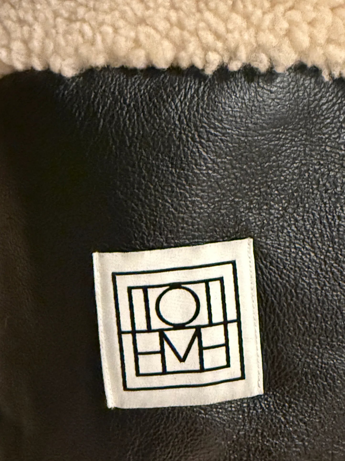 Toteme Signature Shearling-skinnkappa