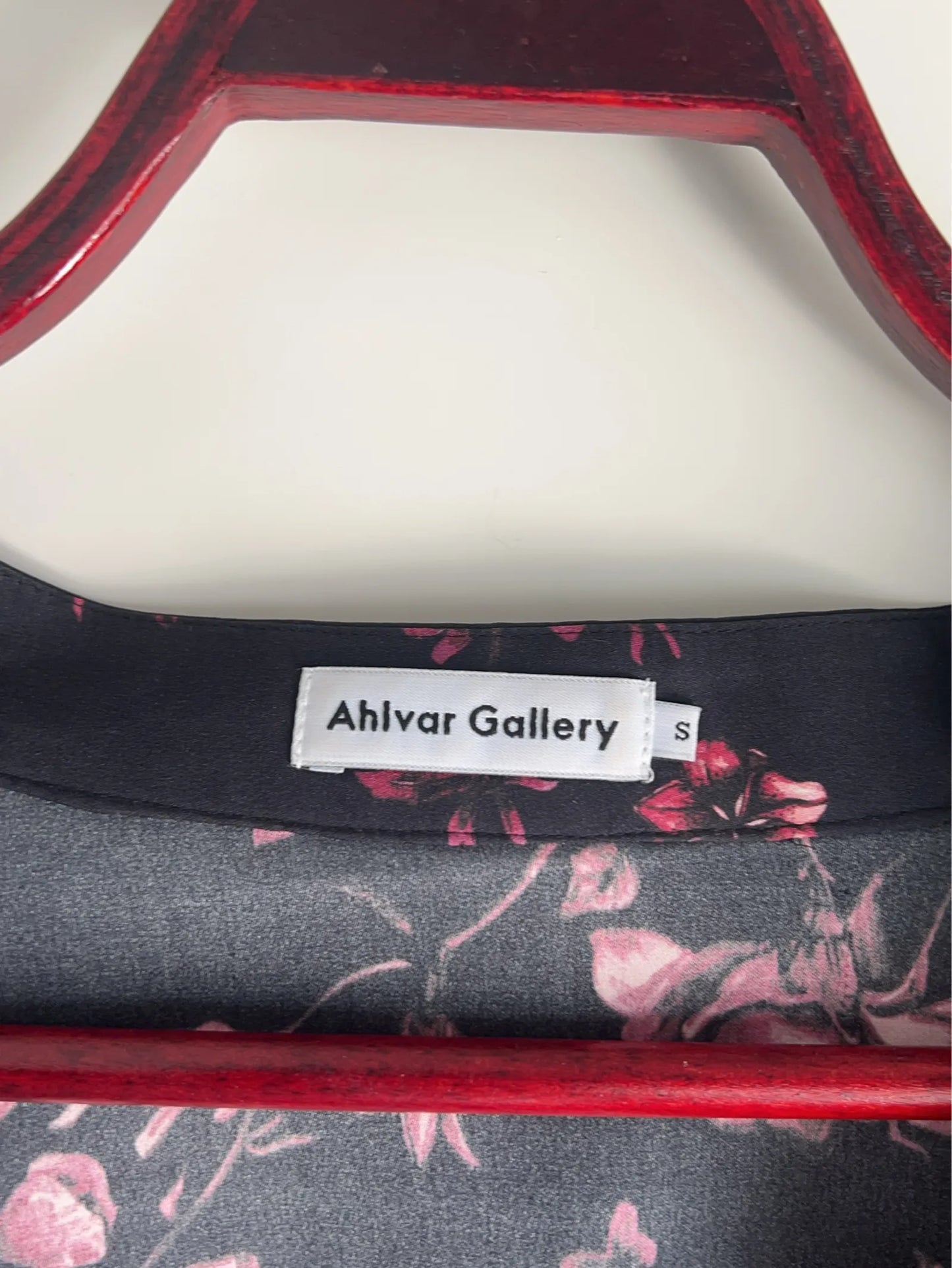 Ahlvar Gallery-sidenblus