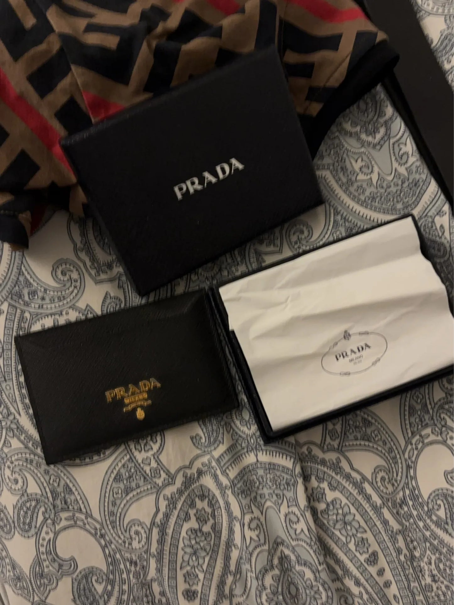 Prada-skinnplånbok