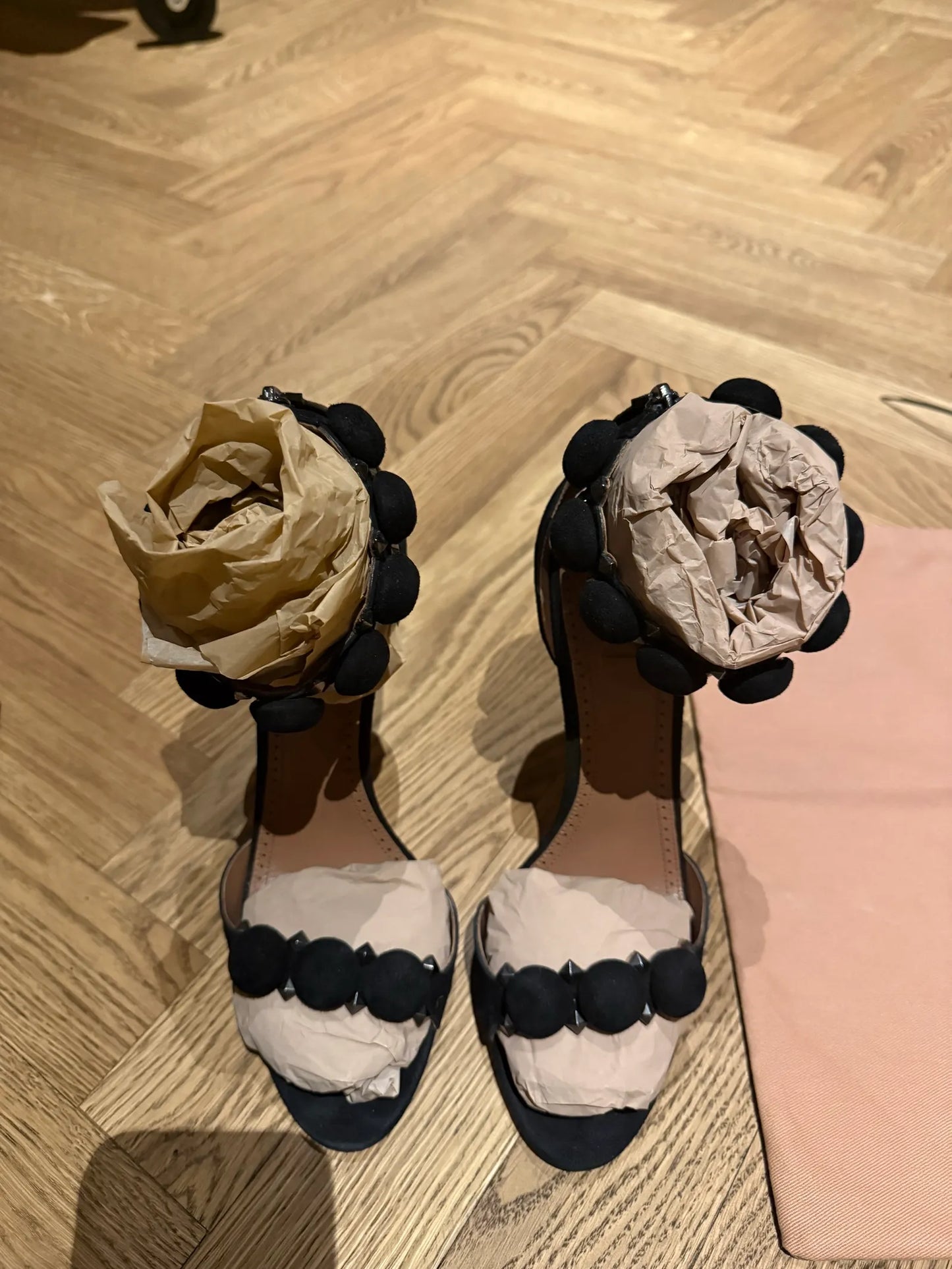 Alaïa La Bombe 90 Suede-skinnklackar
