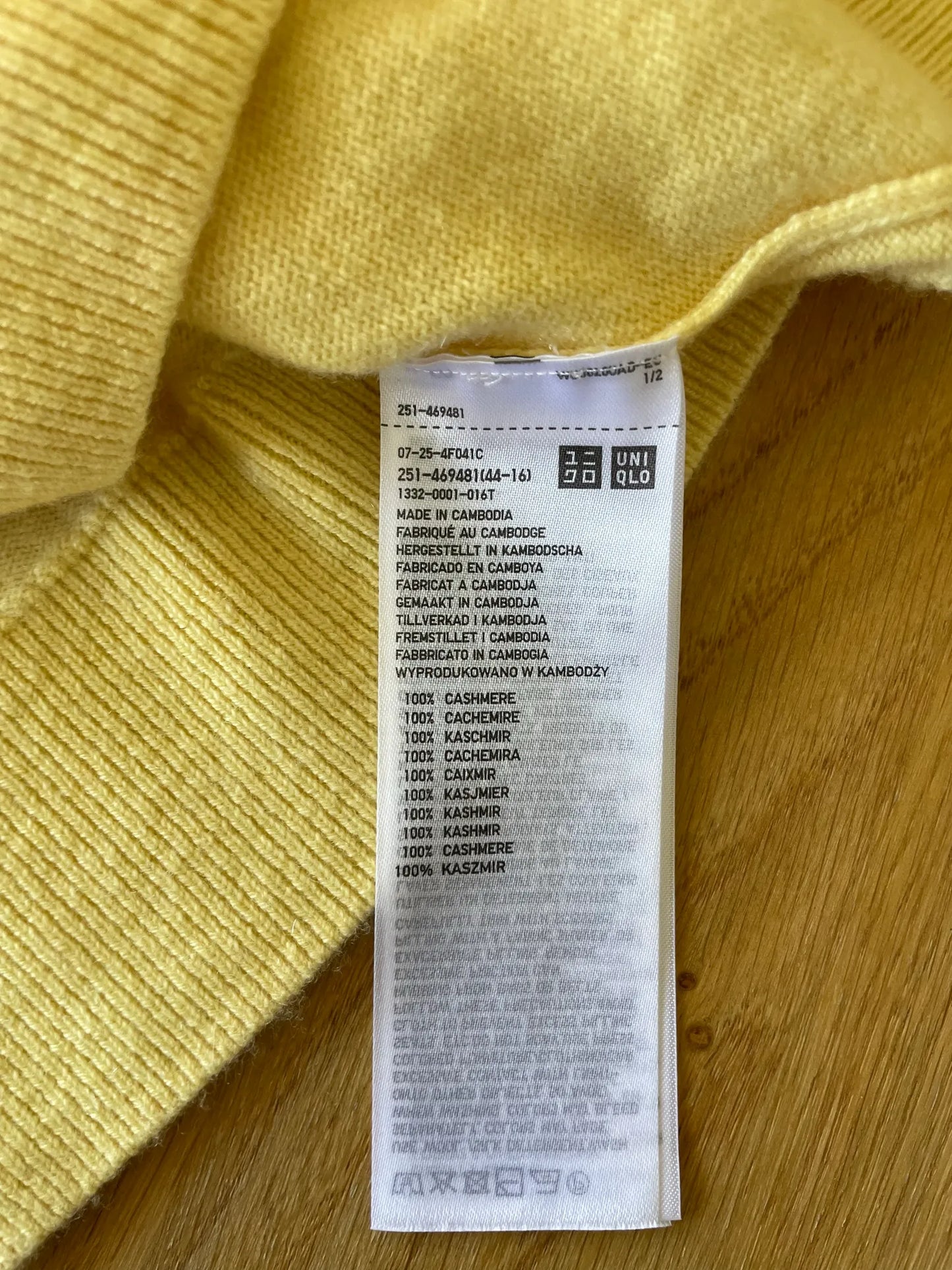 Uniqlo-kashmirtröja