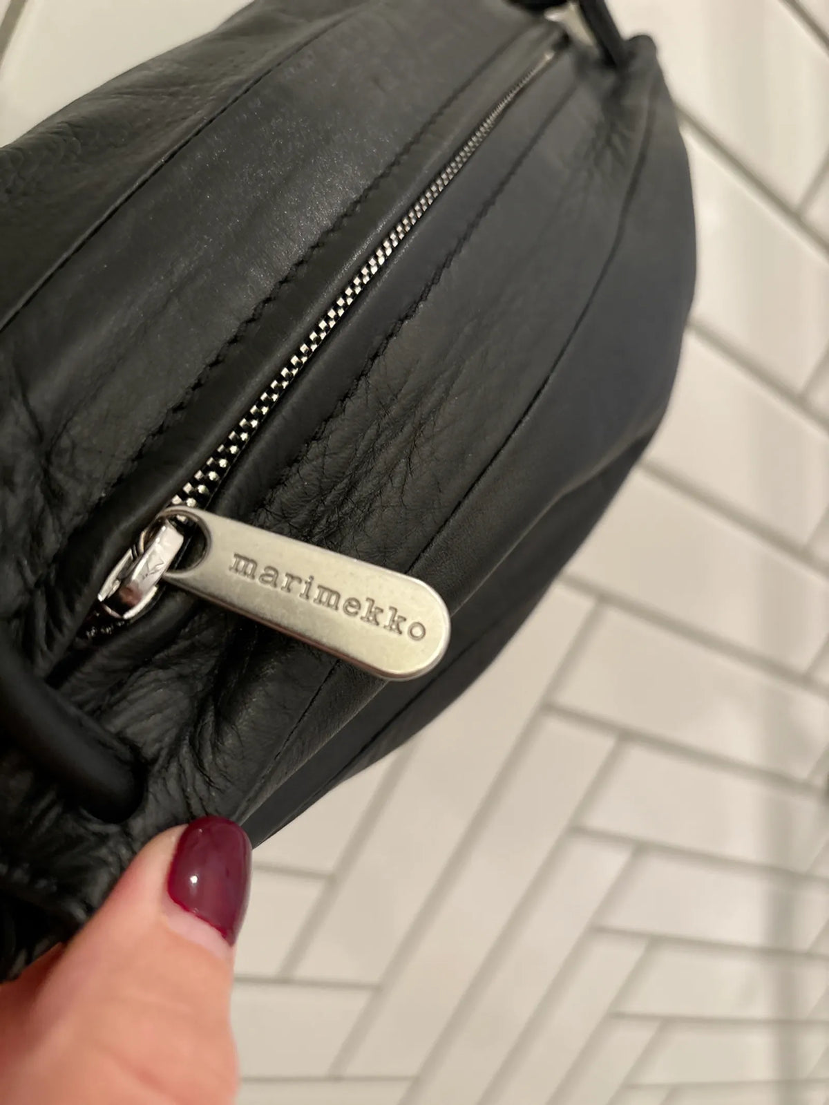 Marimekko-skinnaxelremsväska NWOT