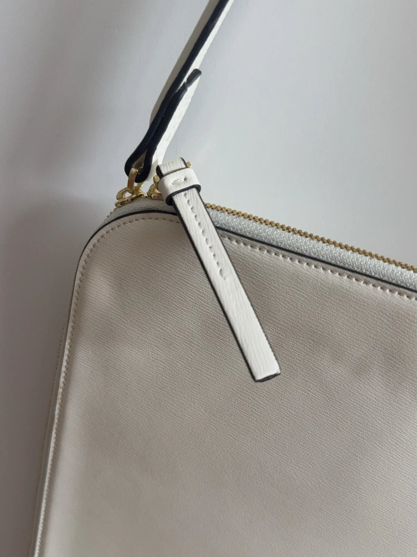 Toteme Slim Leather Tote-skinnaxelremsväska NWOT
