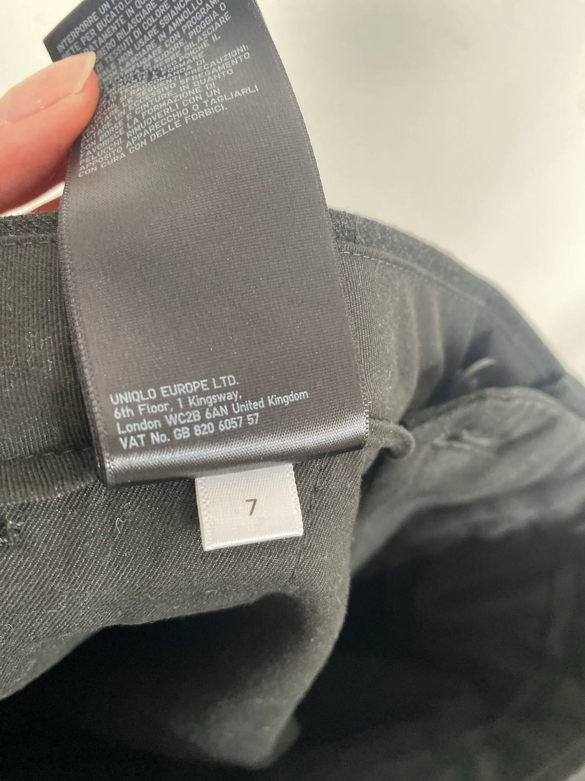 Uniqlo-kostymbyxor