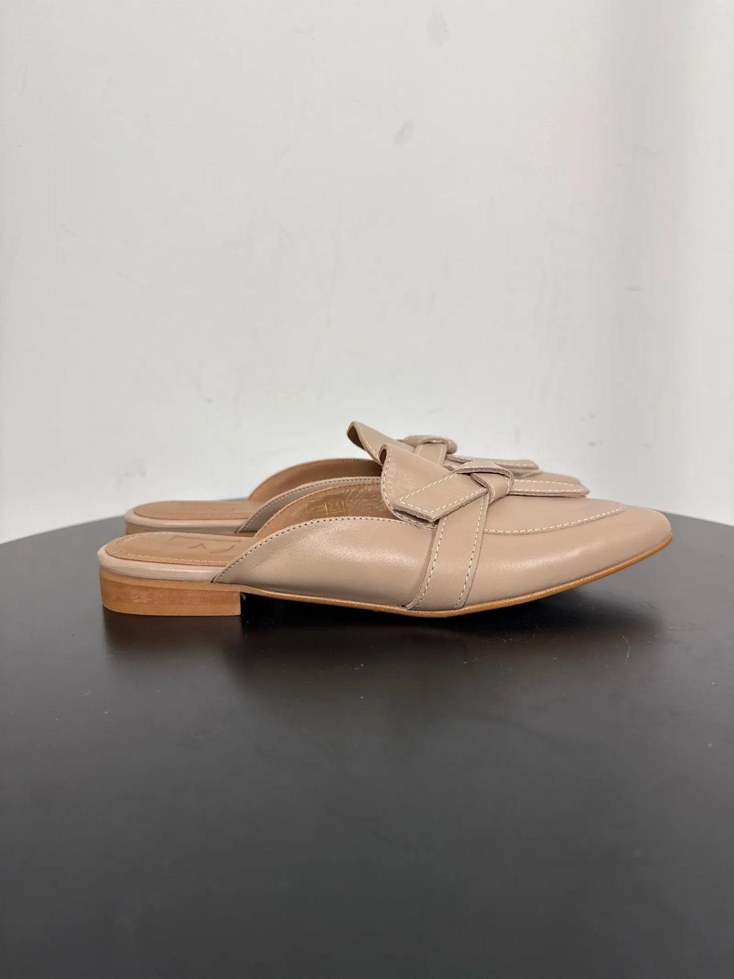 Flattered Anina Sand Leather-skinnloafers