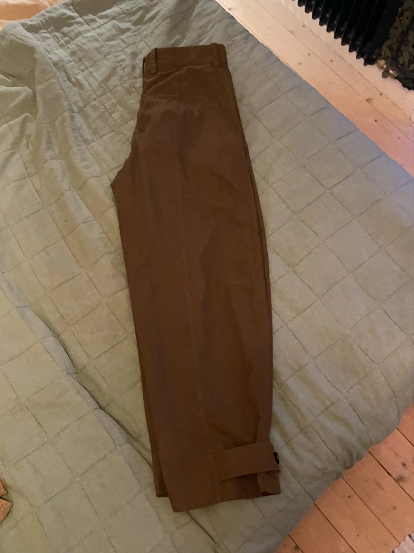 Cos Utilityinspirerade Barelleged Trousers