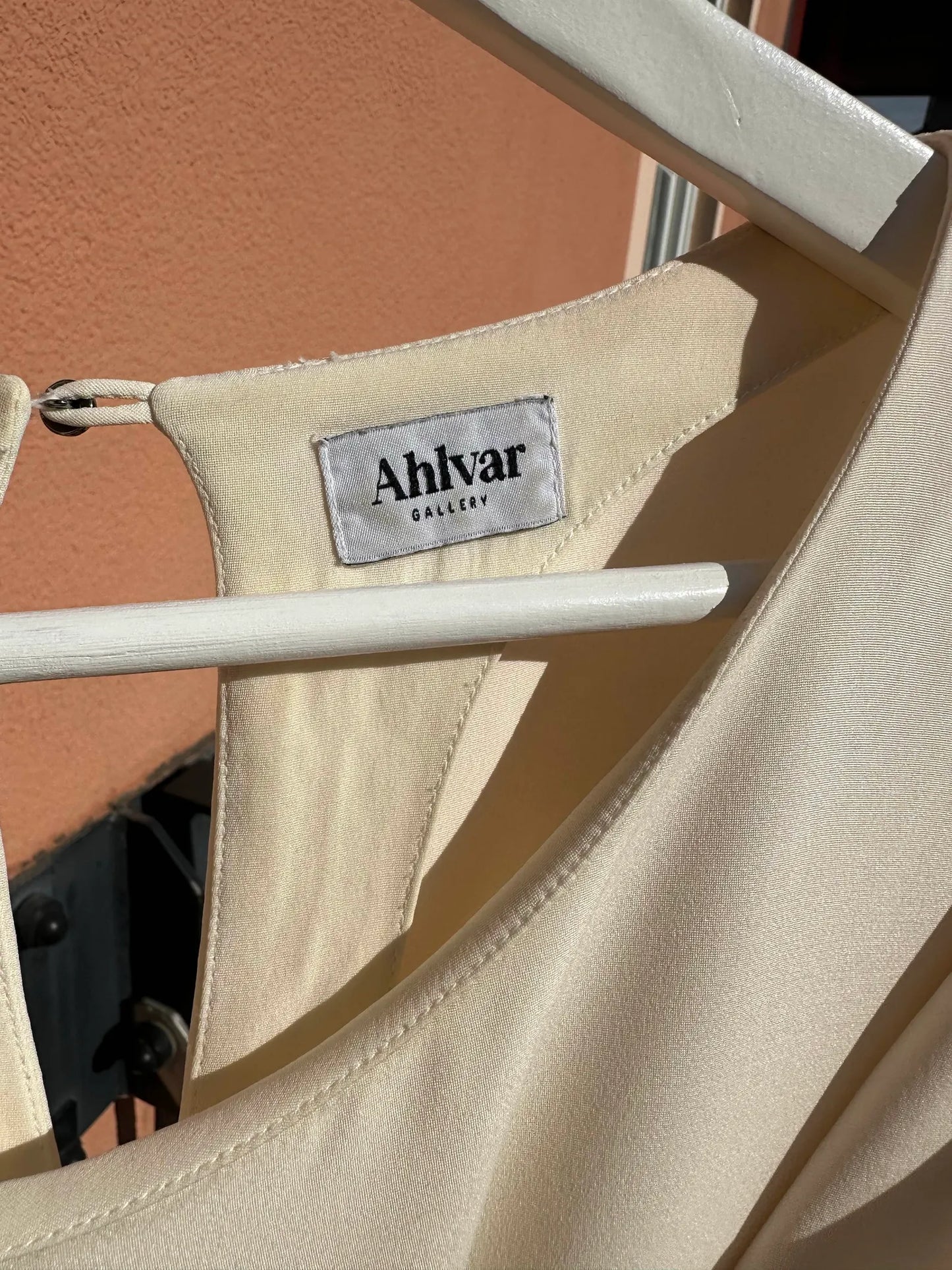 Ahlvar Gallery-sidenblus