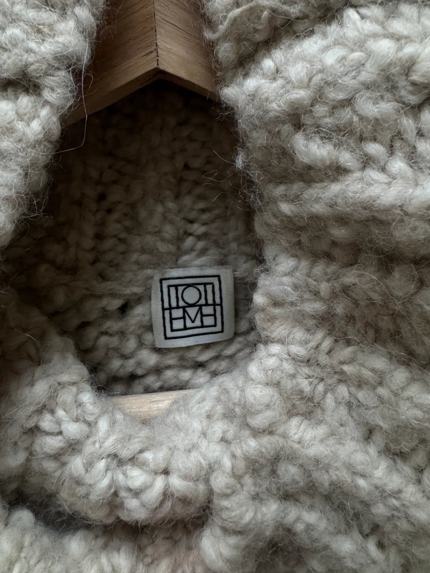 Toteme Alpaca Bouclé Turtleneck Bone-ullpolotröja