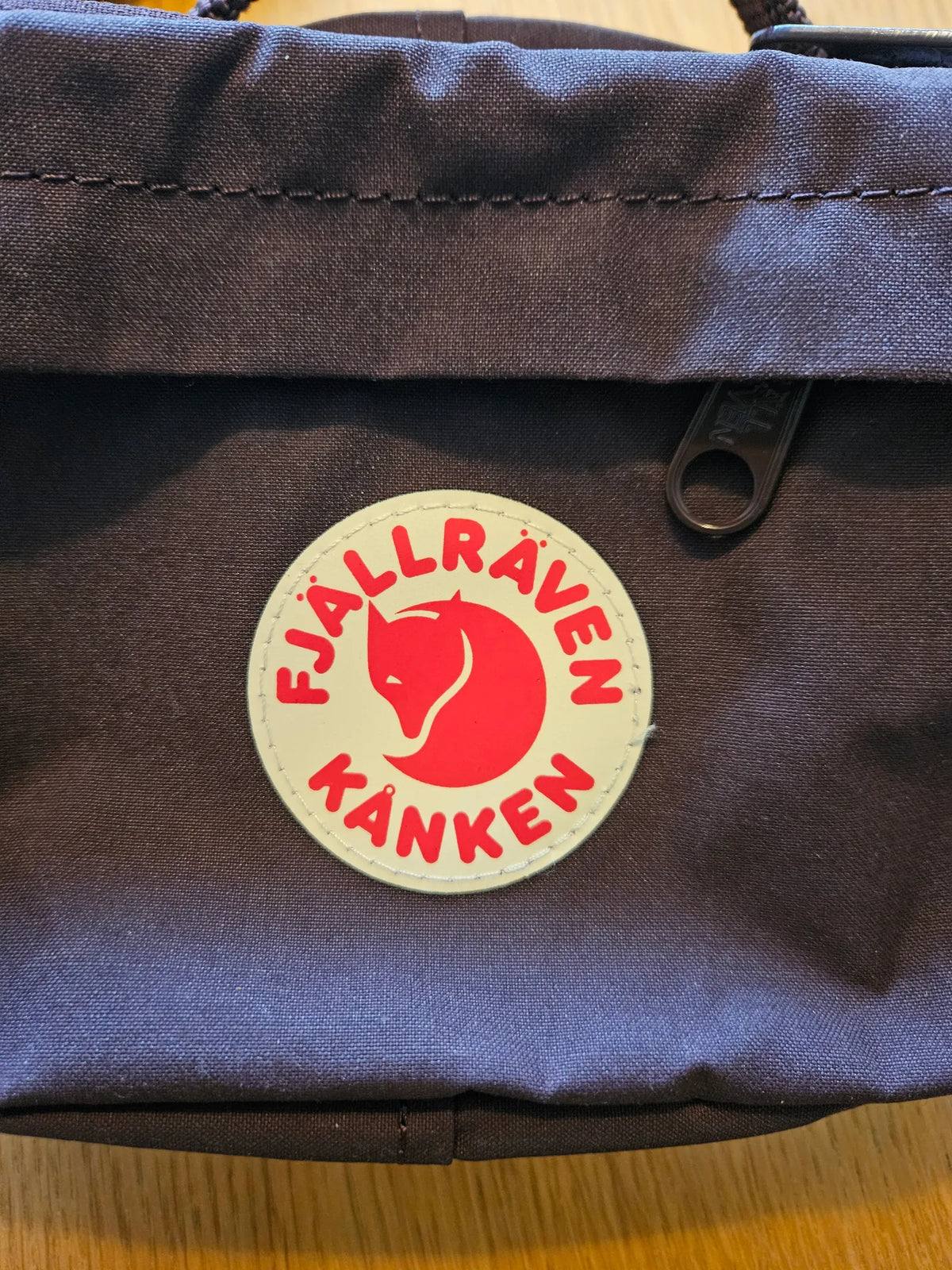 Fjällräven Kånken Hip Pack- Blackberry-väska NWOT