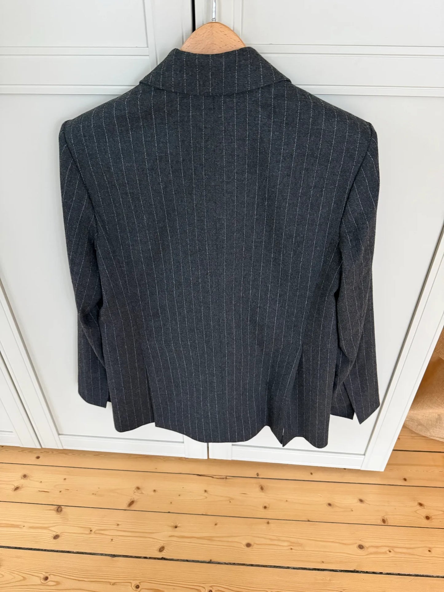 Dagmar Suit