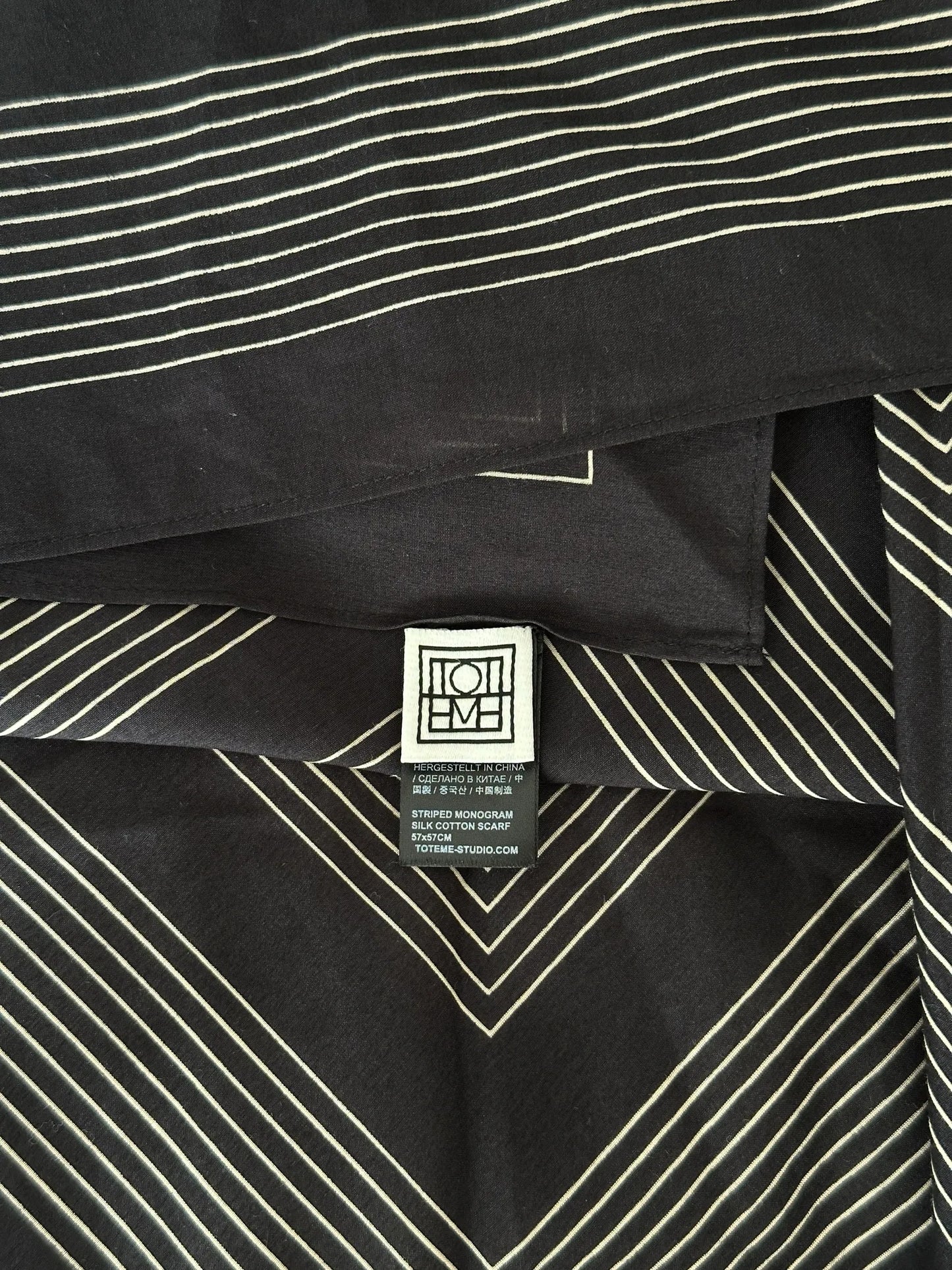 Toteme Striped Monogram Silk Cotton-sidensjal NWOT
