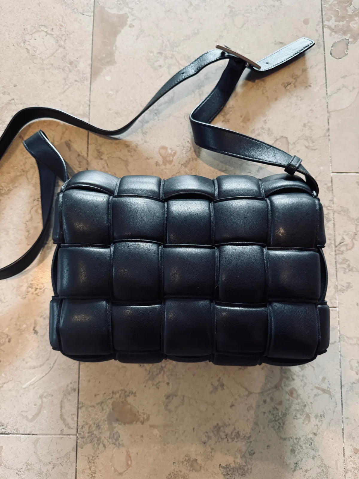 Bottega Veneta Casette Puffy Pouch-skinnhandväska