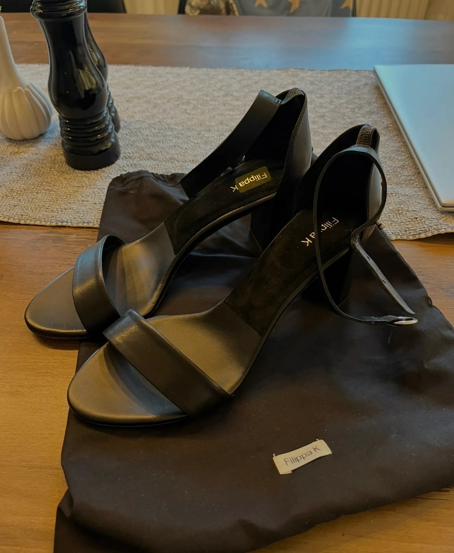 Filippa K-skinnsandaler NWT