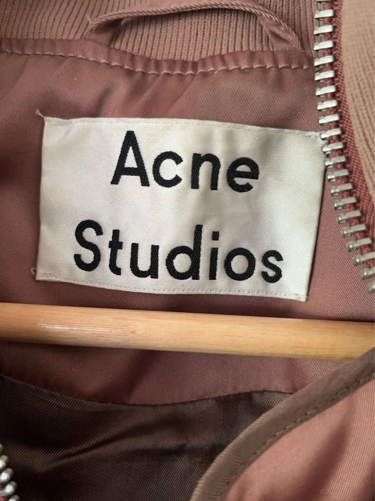 Acne Studios Adela Bomber I Färgen Dusty Rose-jacka