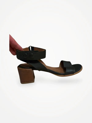 Filippa K-skinnsandaler