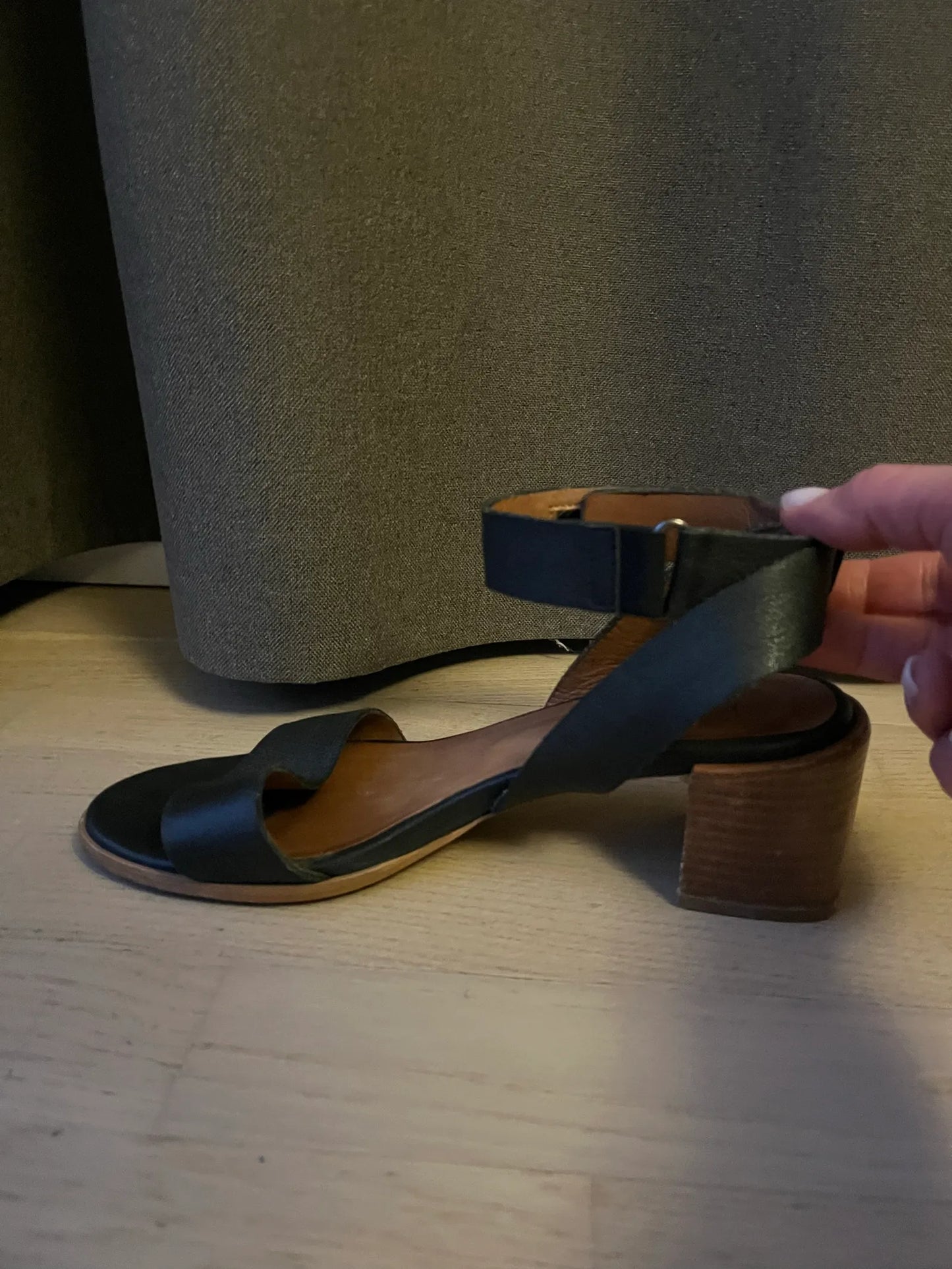 Filippa K-skinnsandaler