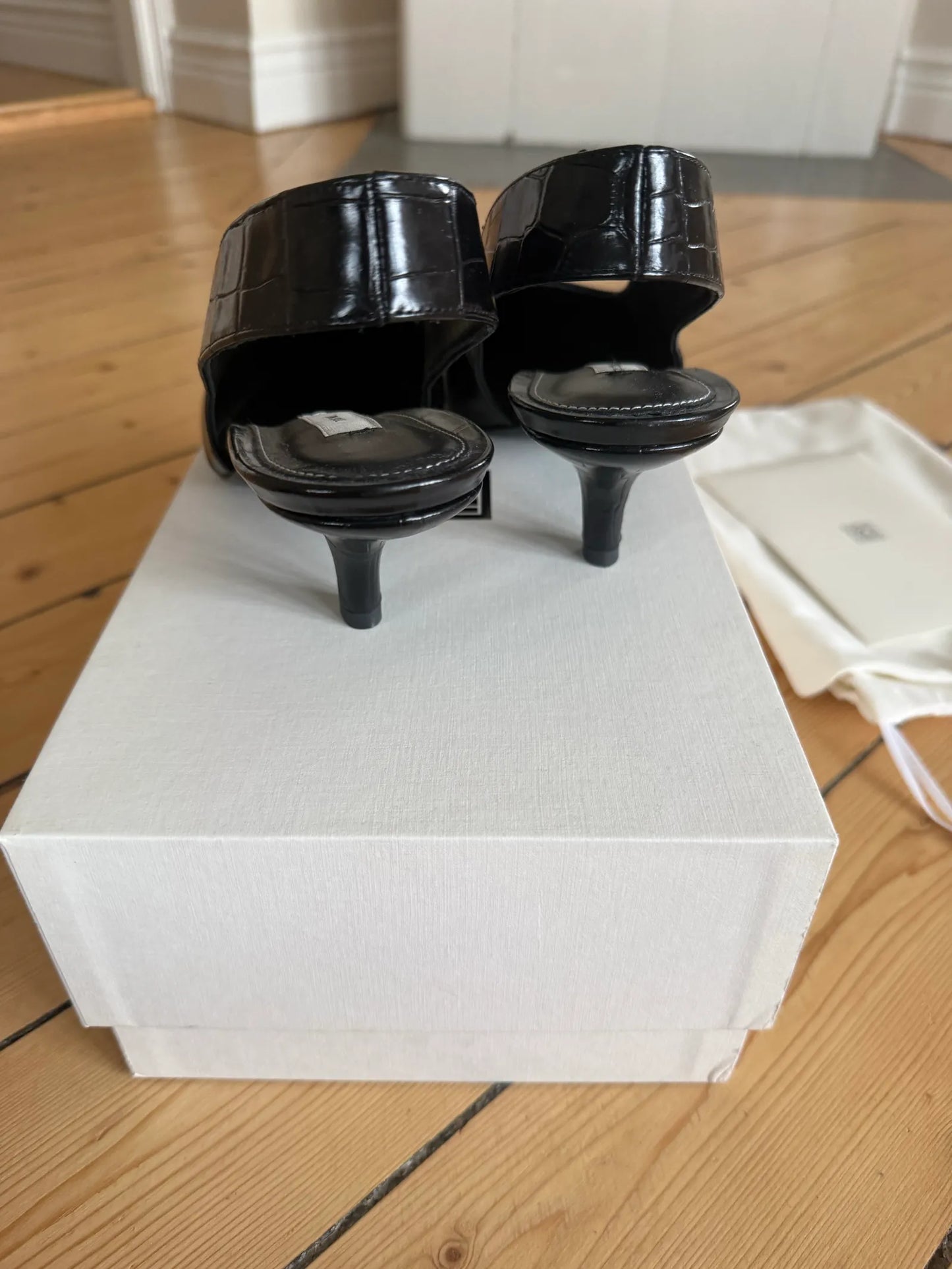Toteme Classic Coco-embossed Slingbacks-skinnklackar NWT