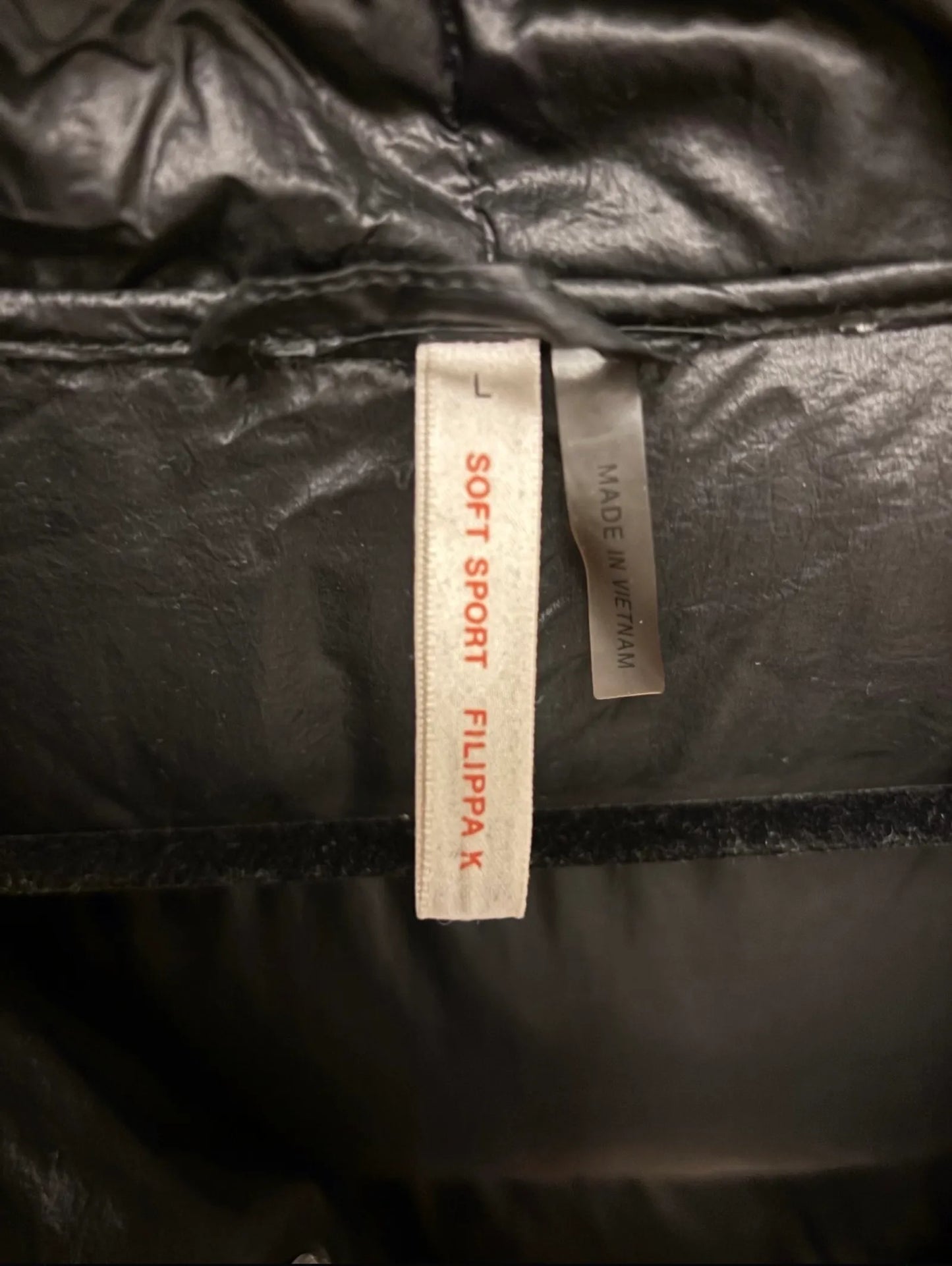 Filippa K Soft Sport Svart-dunjacka