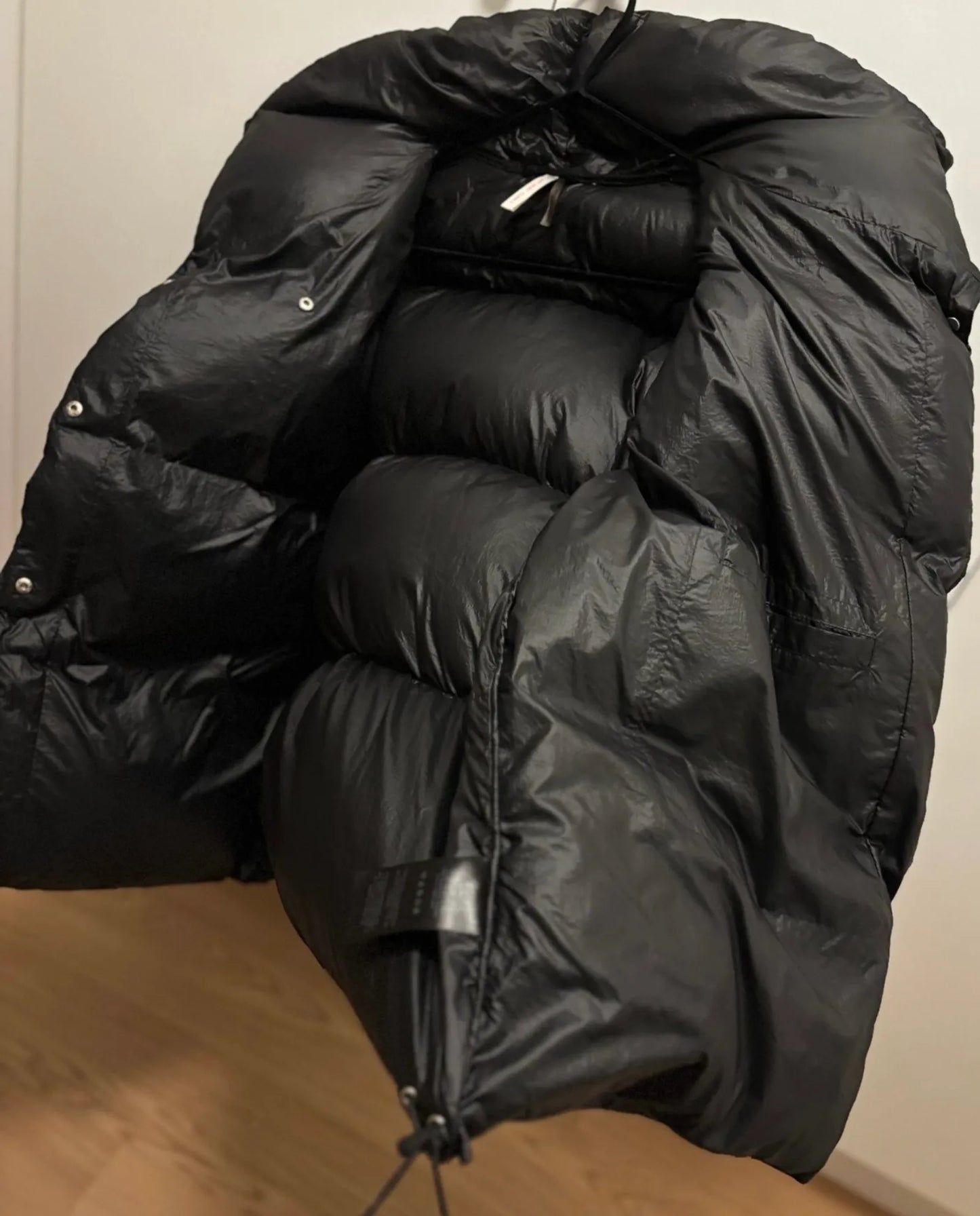Filippa K Soft Sport Svart-dunjacka
