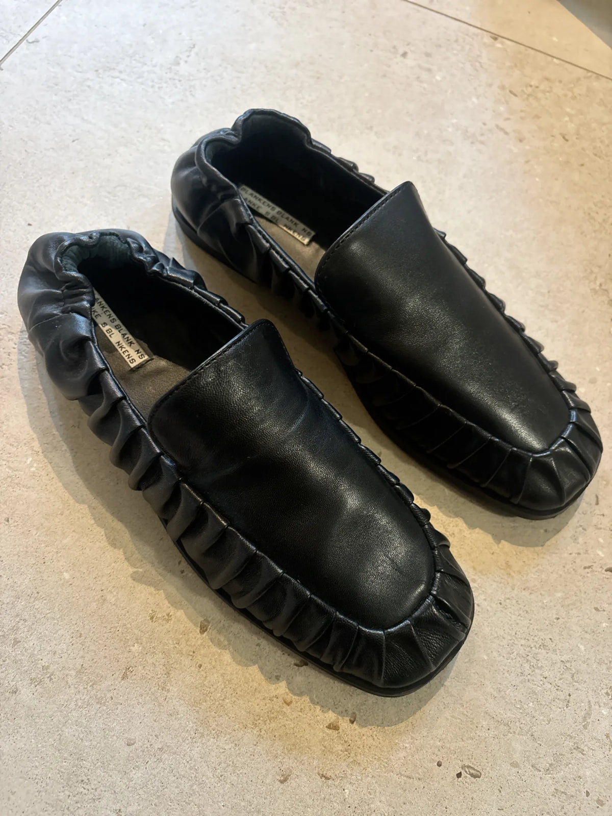Blankens-skinnloafers