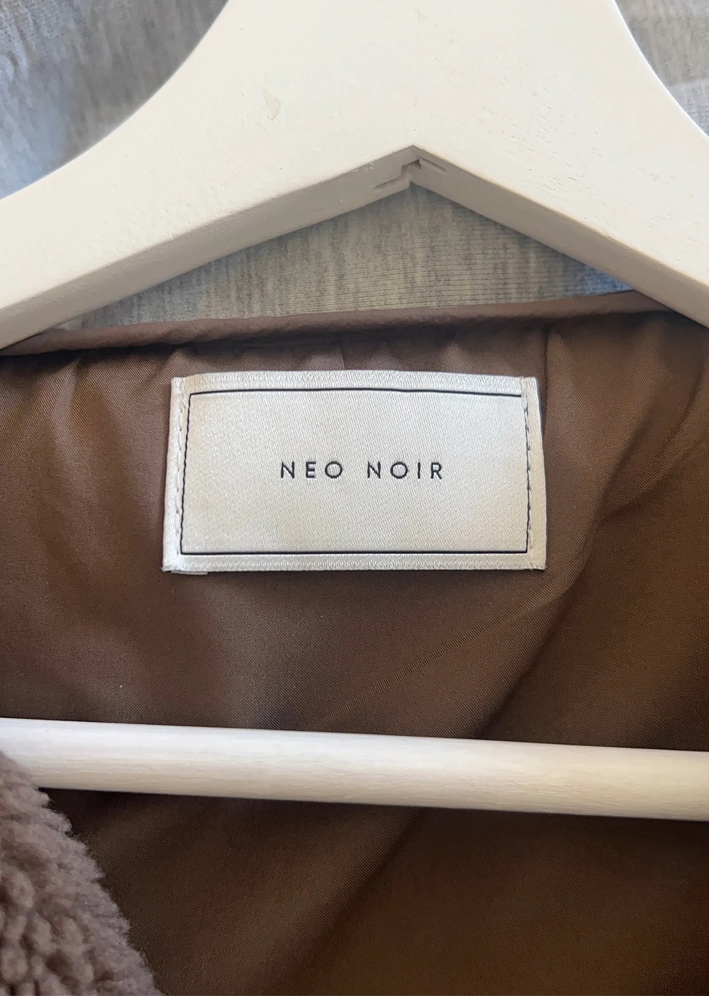 Neo Noir Mariko Teddy-väst NWOT