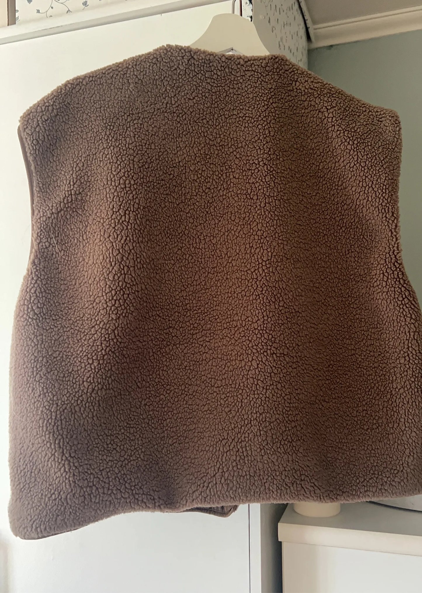 Neo Noir Mariko Teddy-väst NWOT