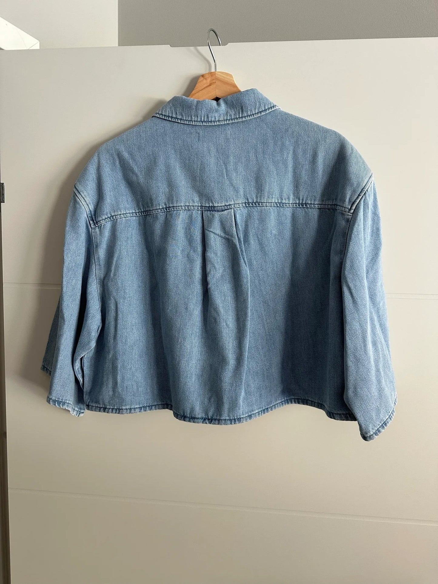 Cos Cropped Denim-skjorta
