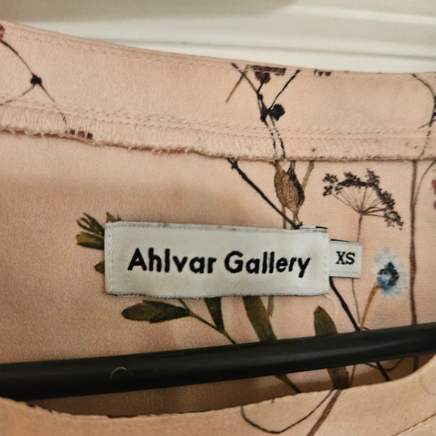 Ahlvar Gallery-sidenblus