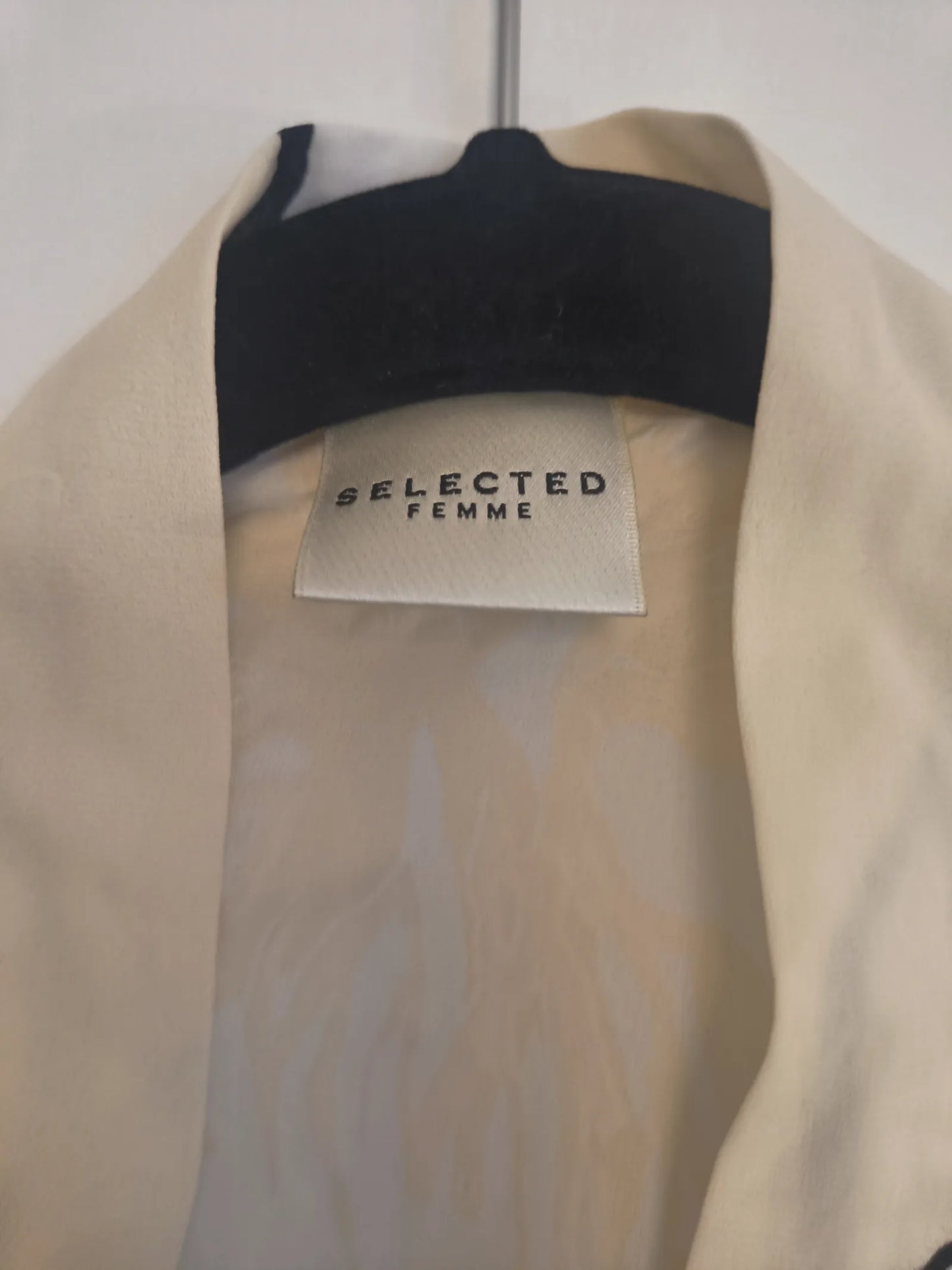 SELECTED-blus