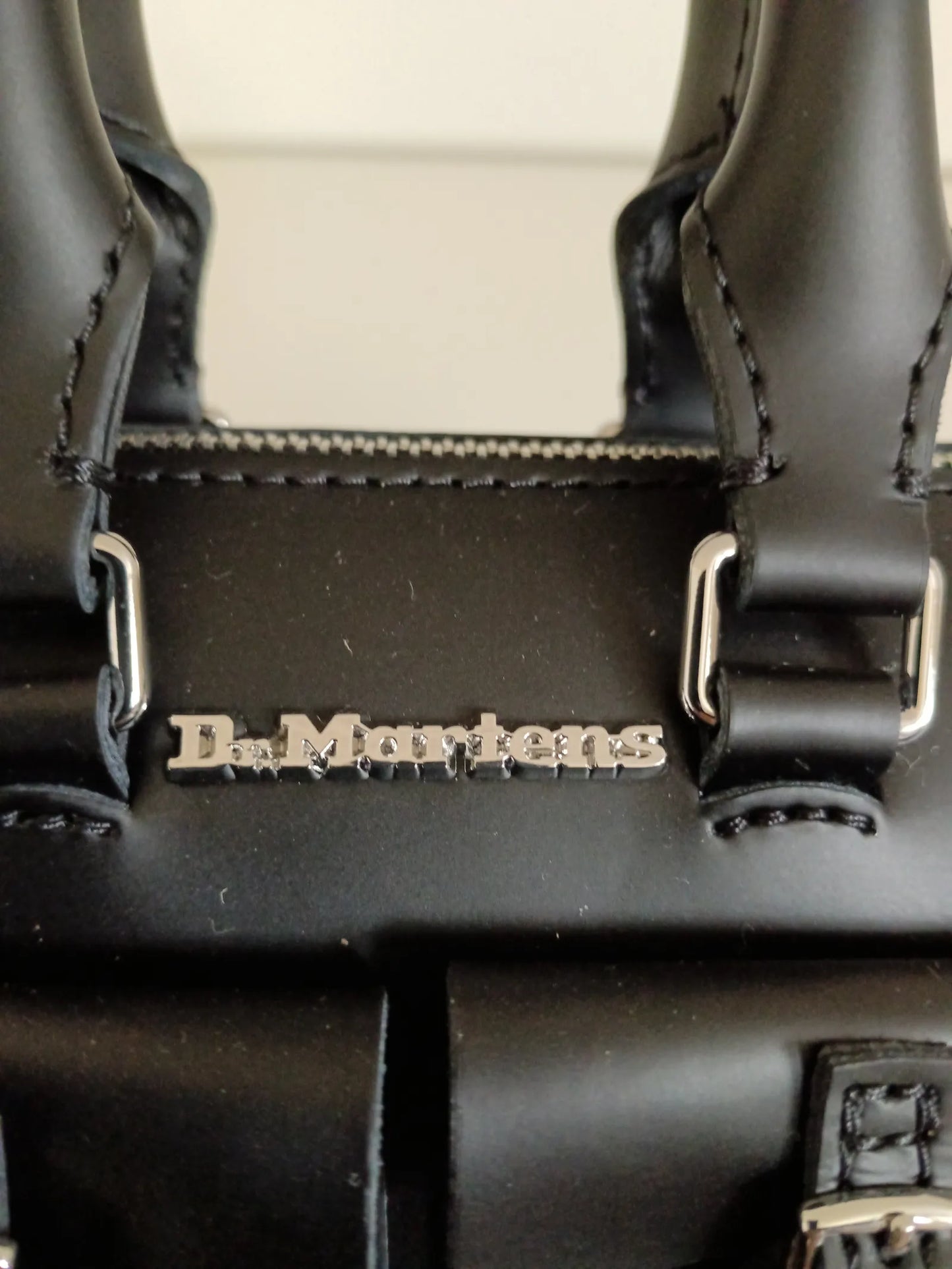 Dr. Martens-skinnhandväska NWOT