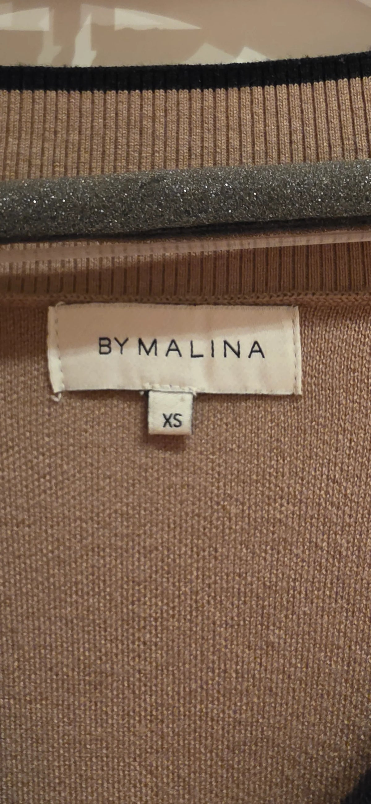 By Malina-ullklänning