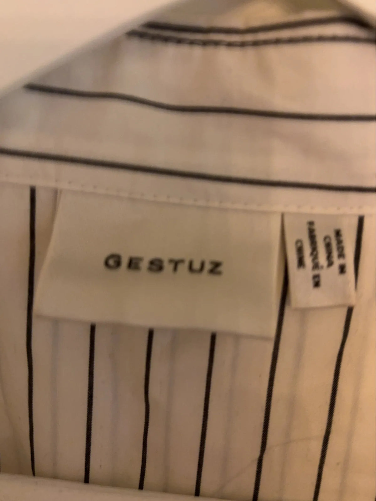 Gestuz Noellegz Noos-skjorta NWOT