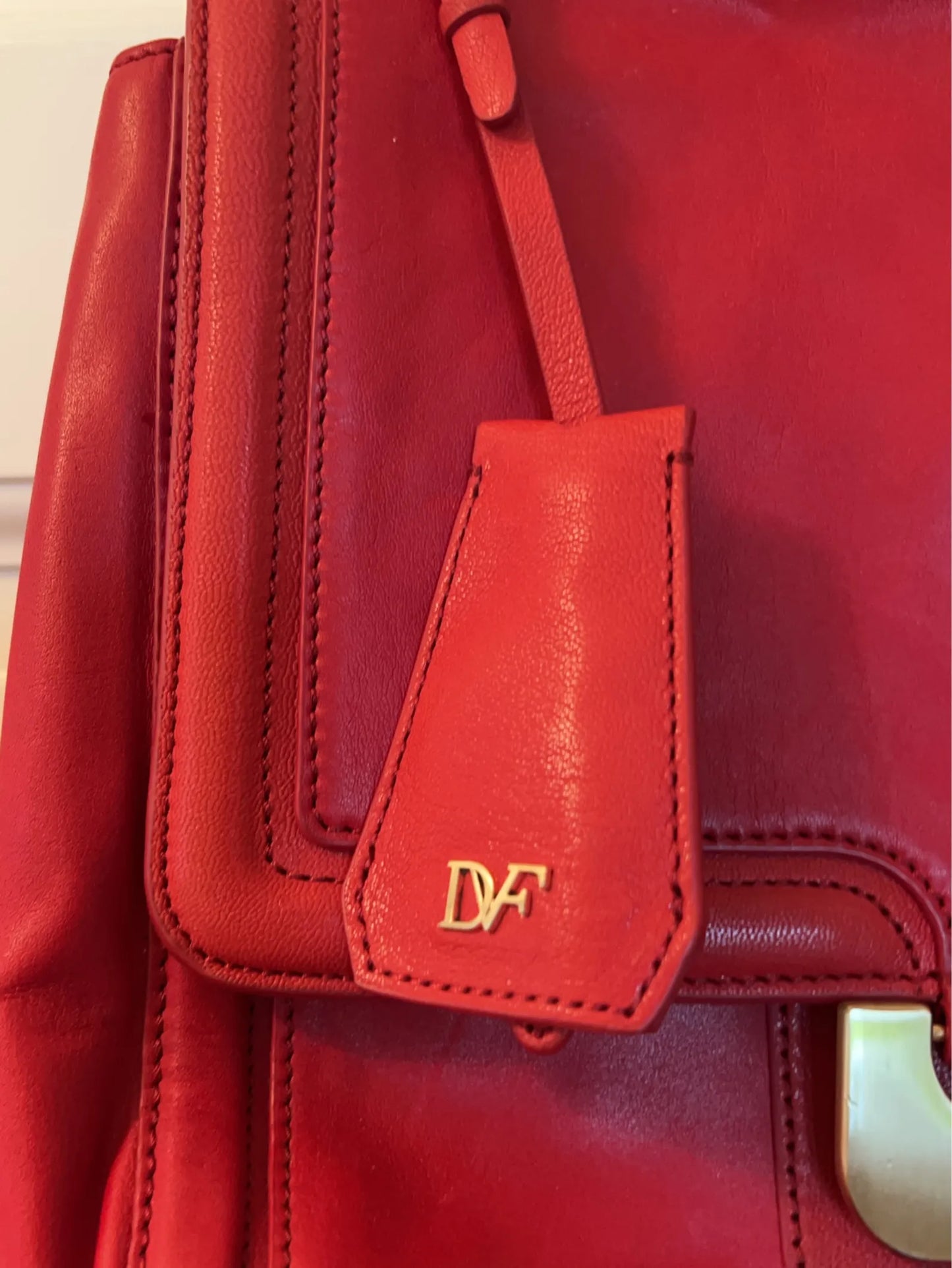 Diane Von Furstenberg-skinnaxelremsväska