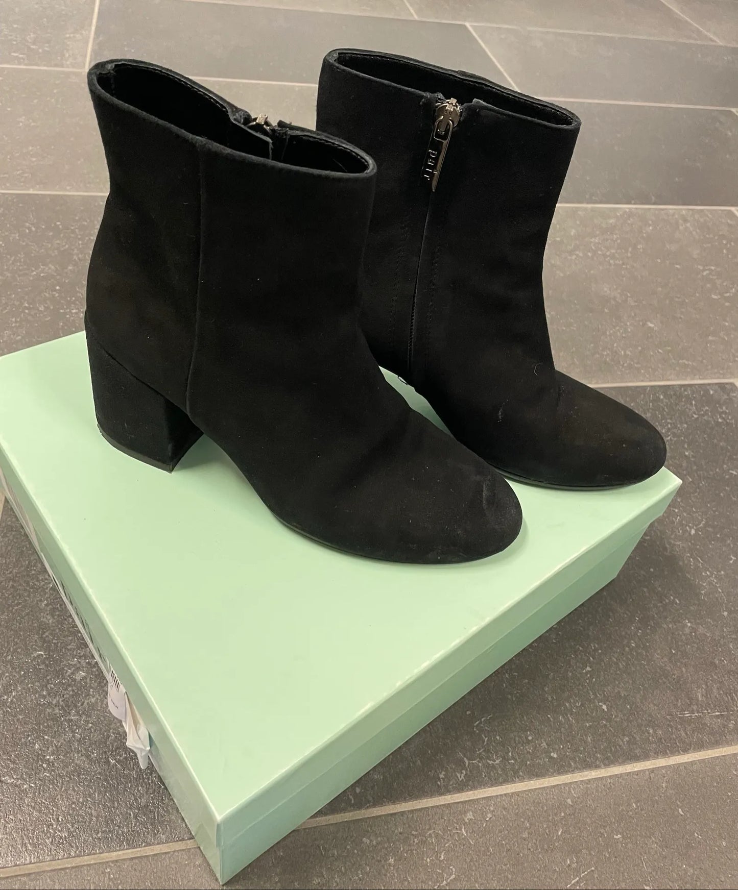Apair Boots