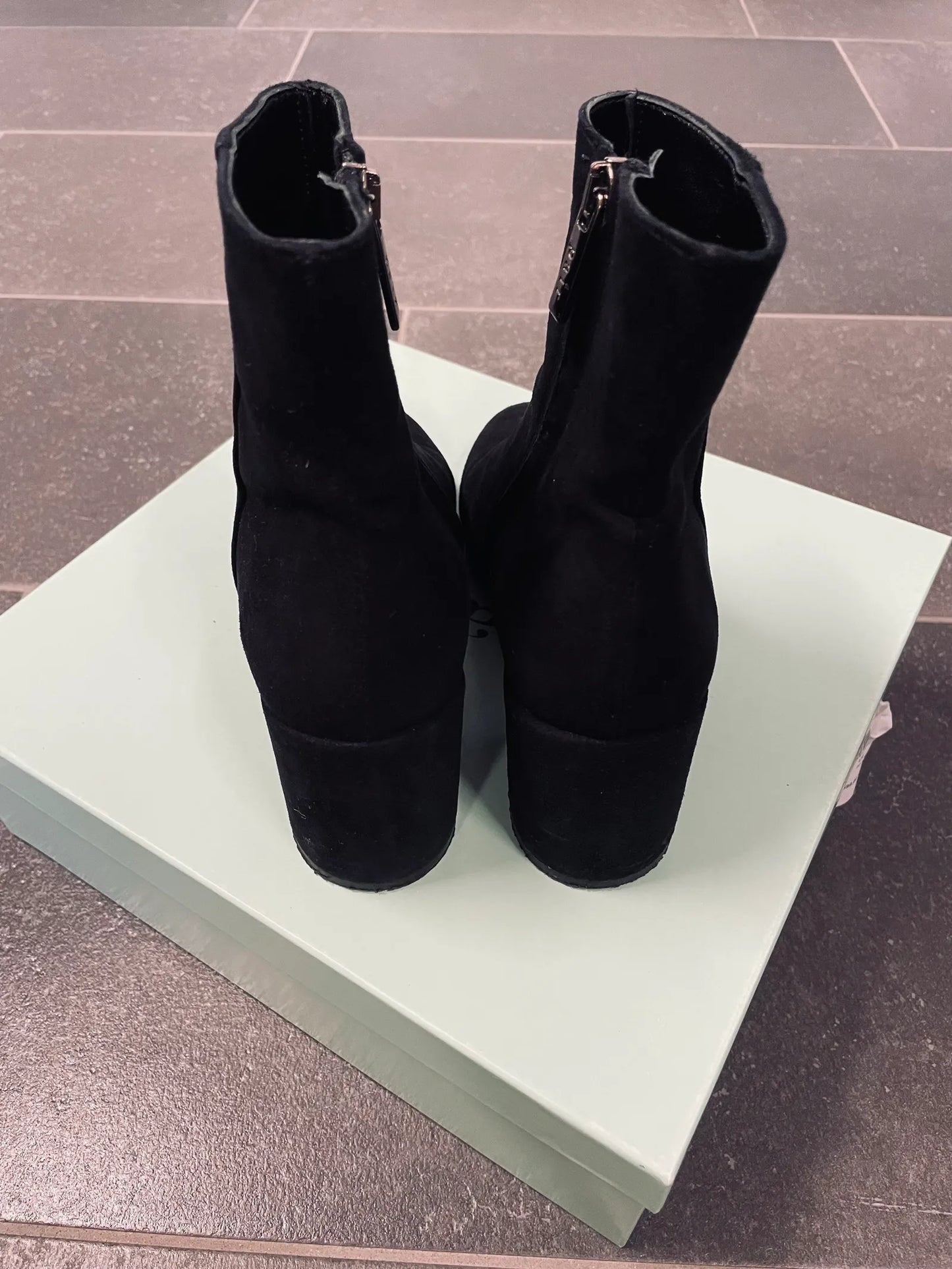 Apair Boots