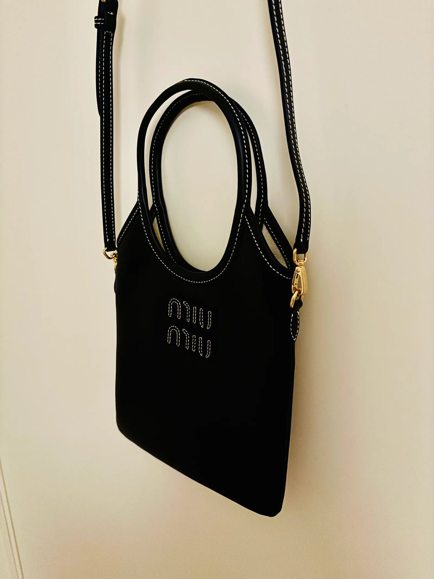 Miu Miu Ivy Leather Handbag Mini-skinnaxelremsväska NWOT