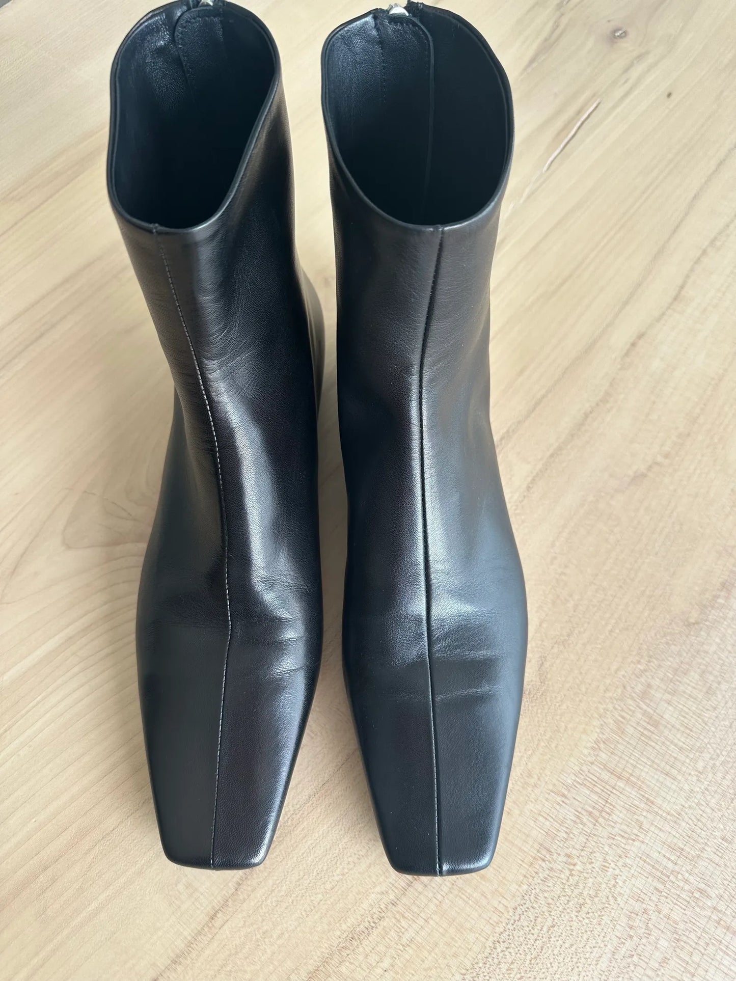 Toteme The Flat-skinnboots NWOT