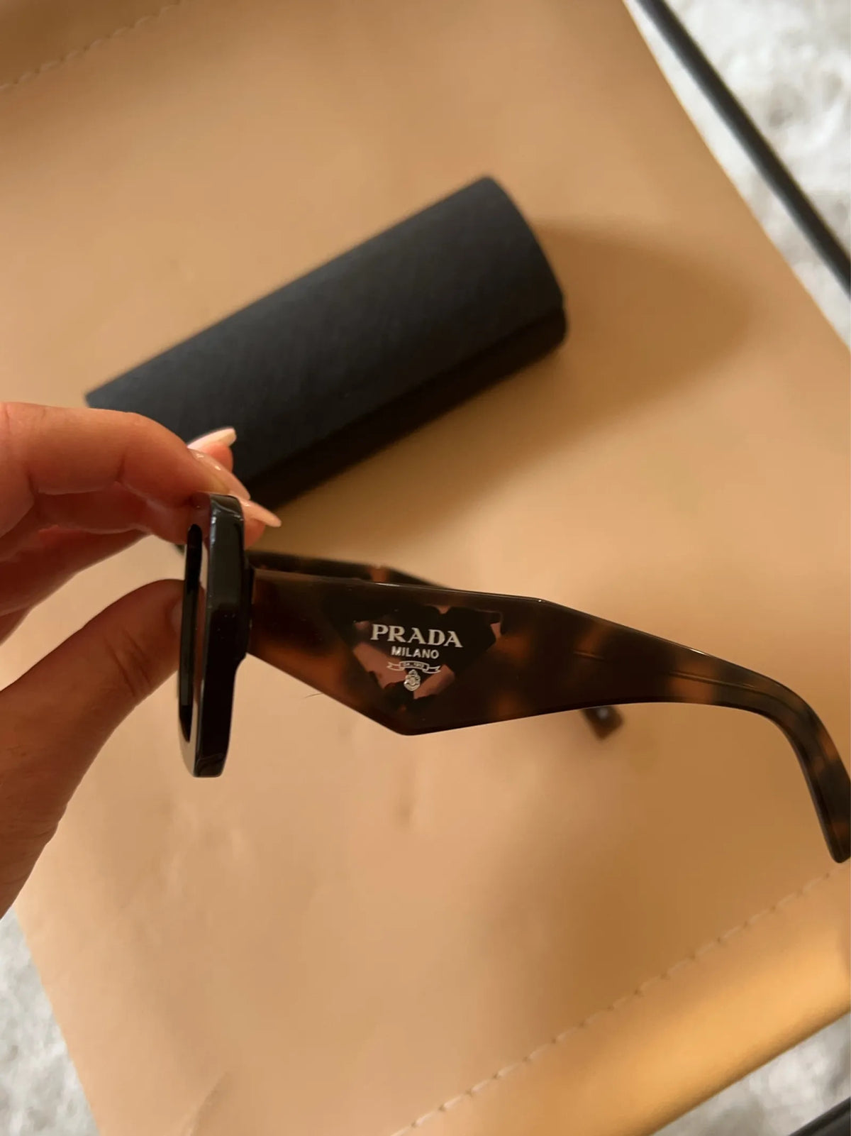 Prada-solglasögon NWOT