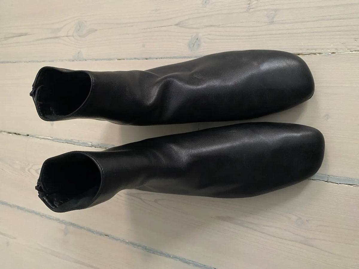Toteme Contour Nappa Black-skinnboots