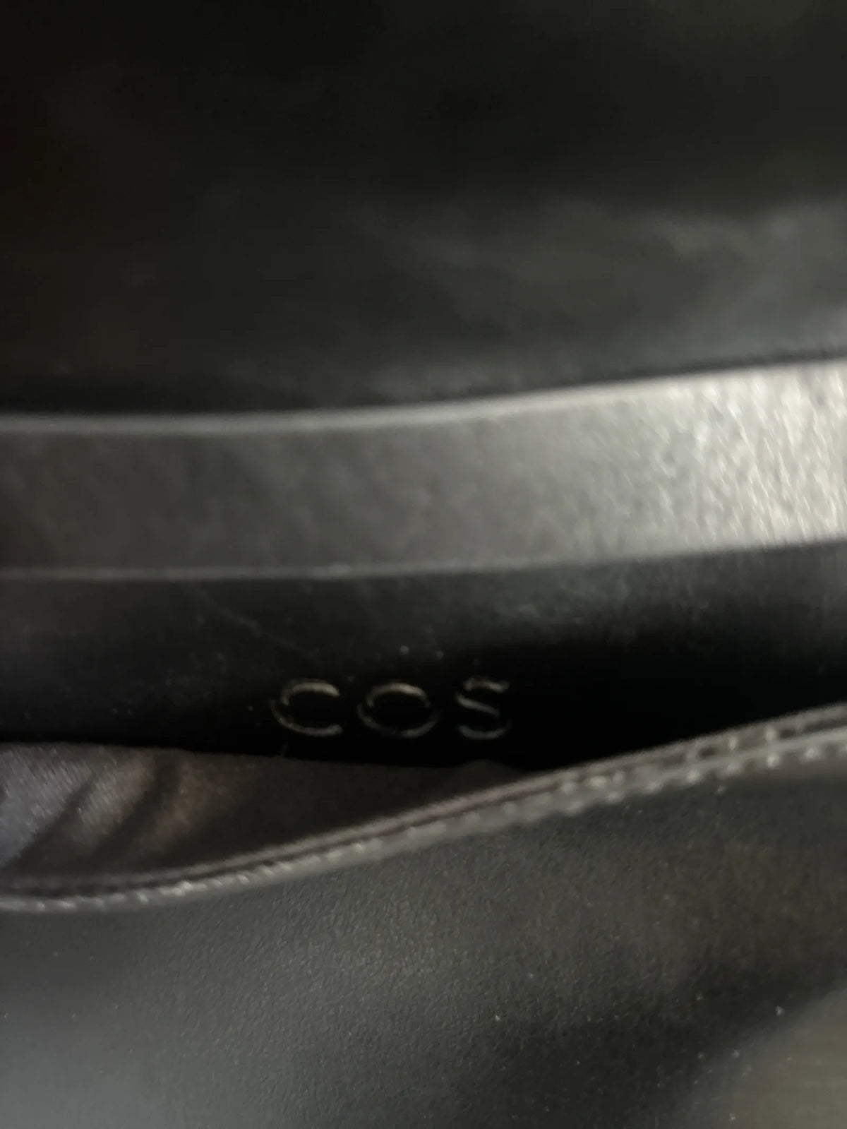 Cos-skinnaxelremsväska NWOT