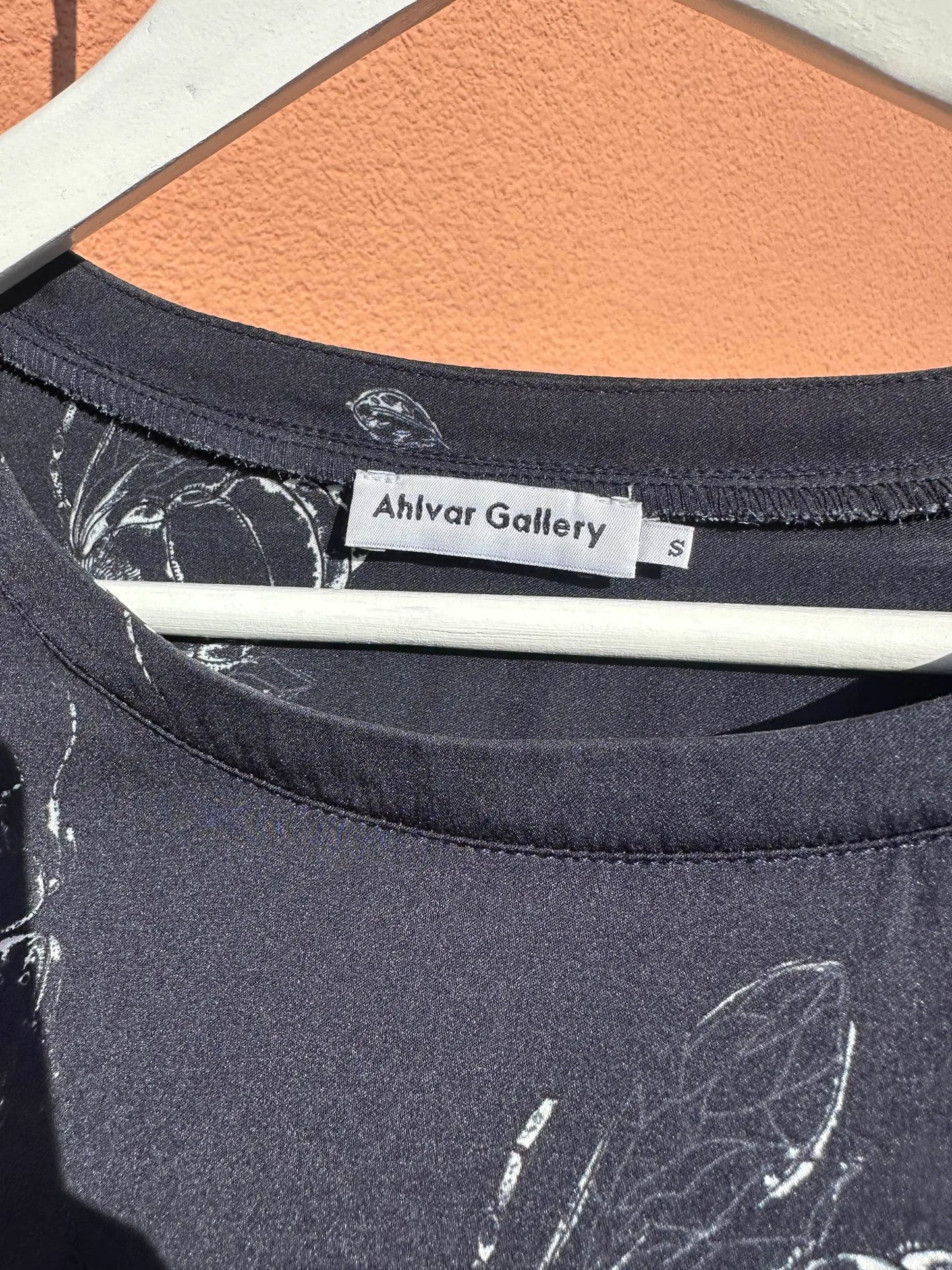 Ahlvar Gallery-sidenblus