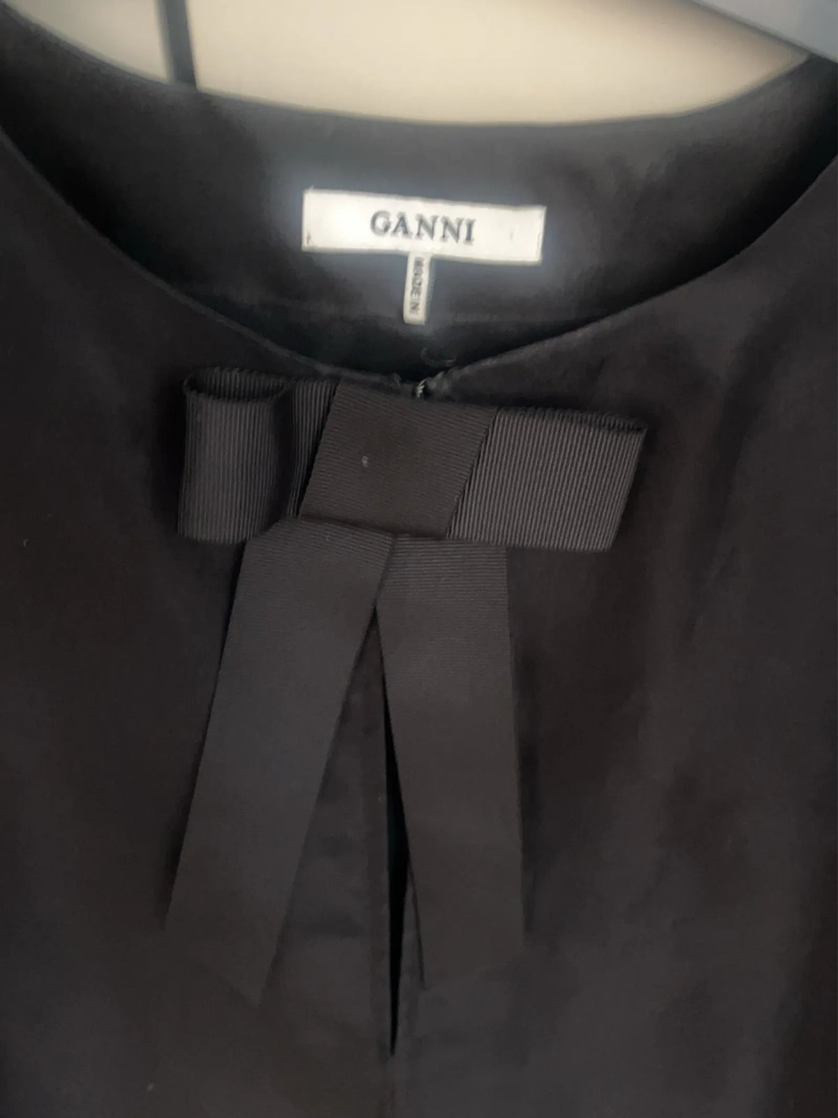 Ganni-sidenklänning