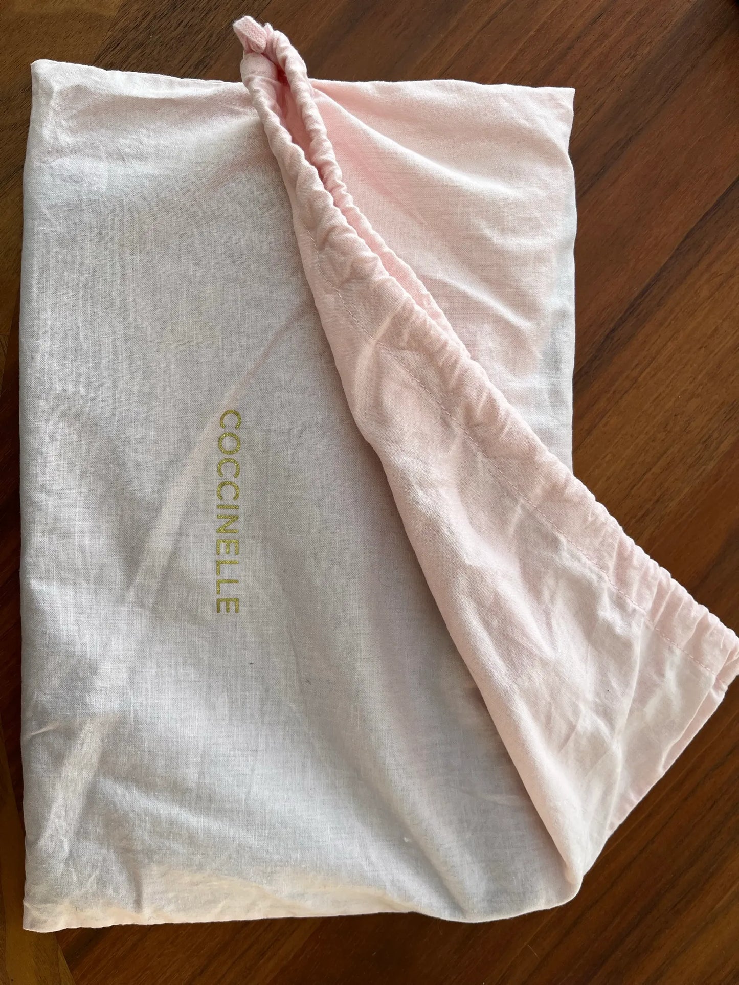 Coccinelle-skinnhandväska NWOT
