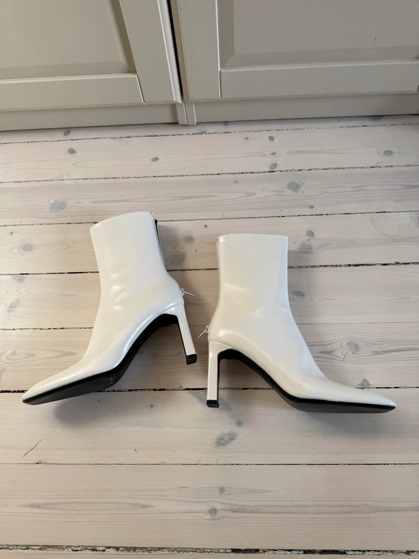 Toteme Bar Leather Ankle White Boots