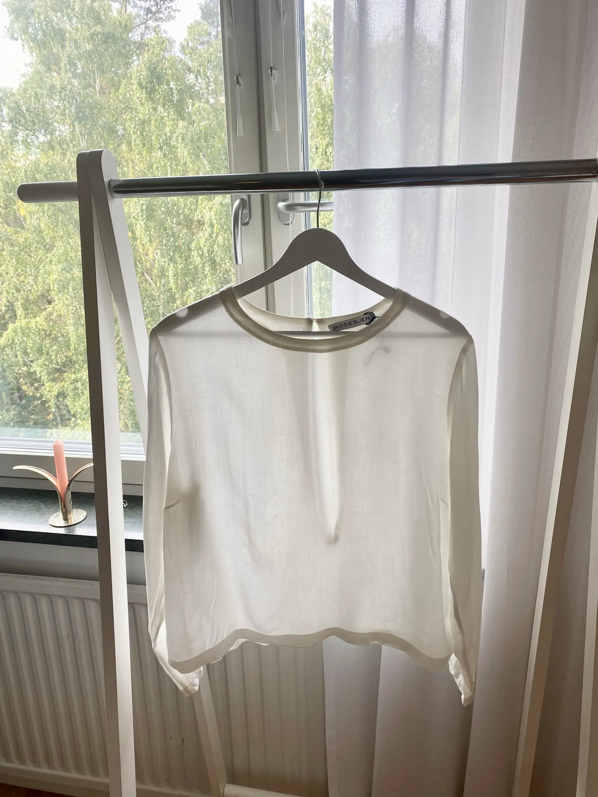 Rodebjer Dice Vit Med Öppen Rygg Blouse