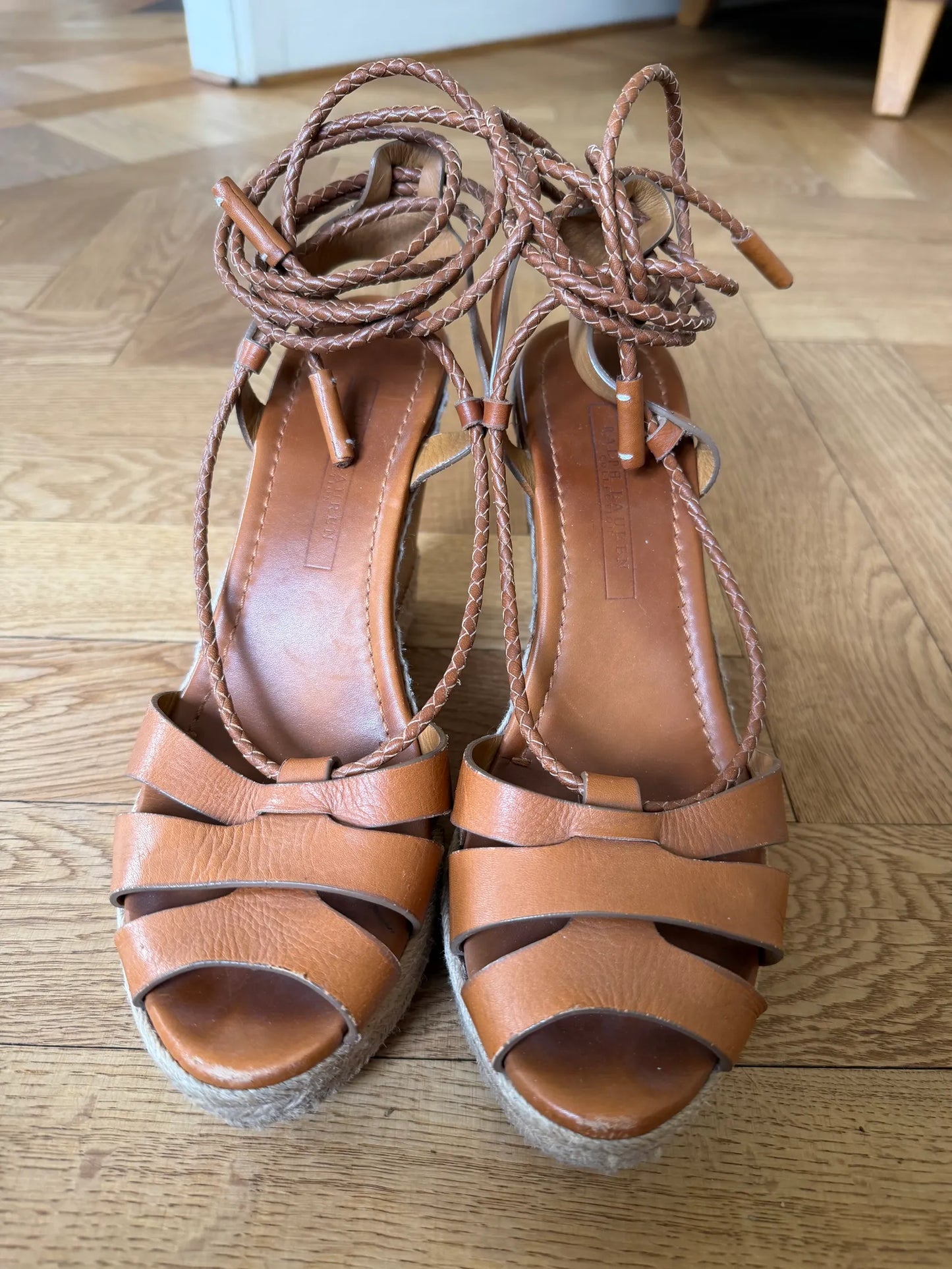 Ralph Lauren-skinnsandaler