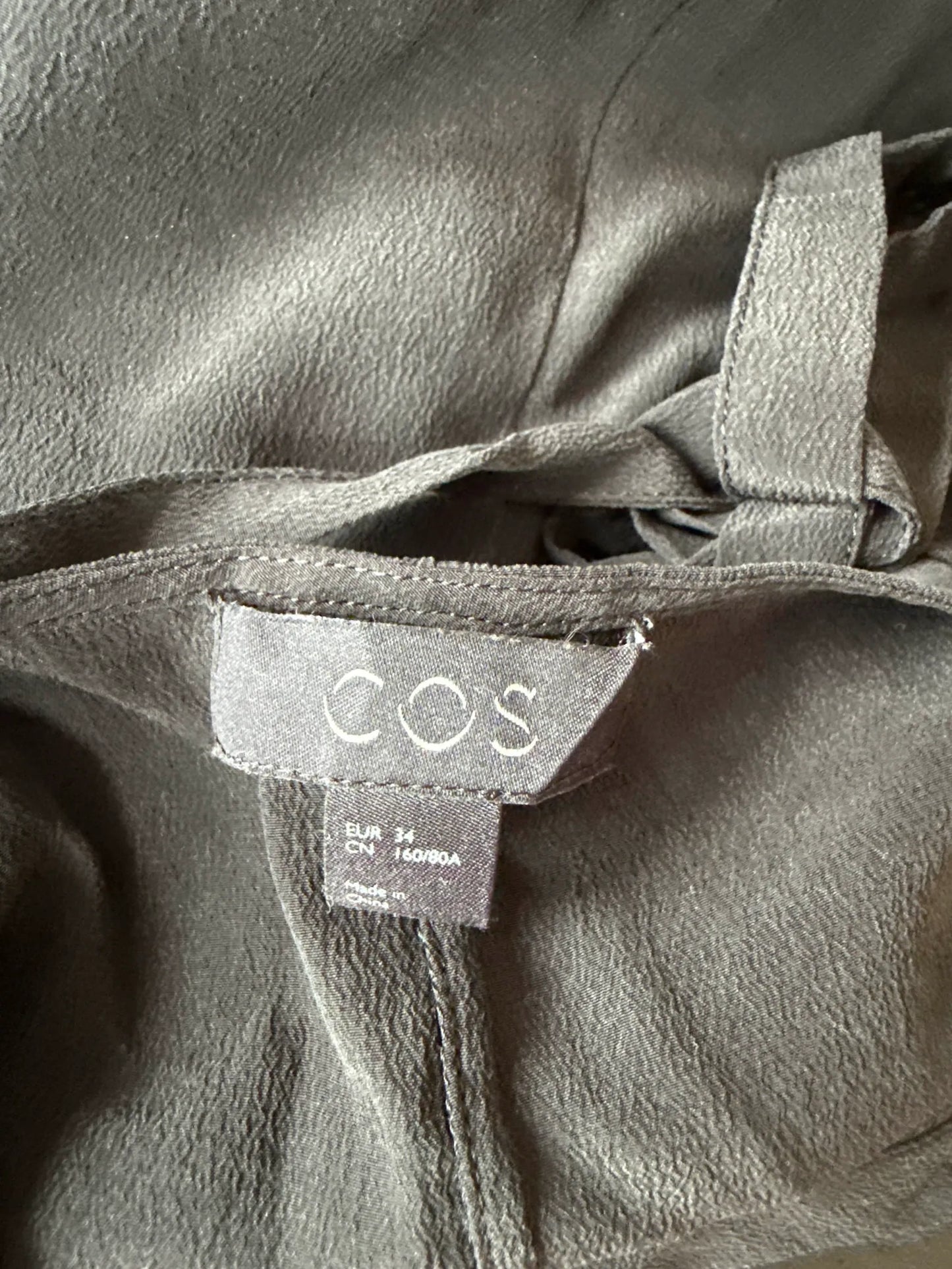 Cos-sidenklänning