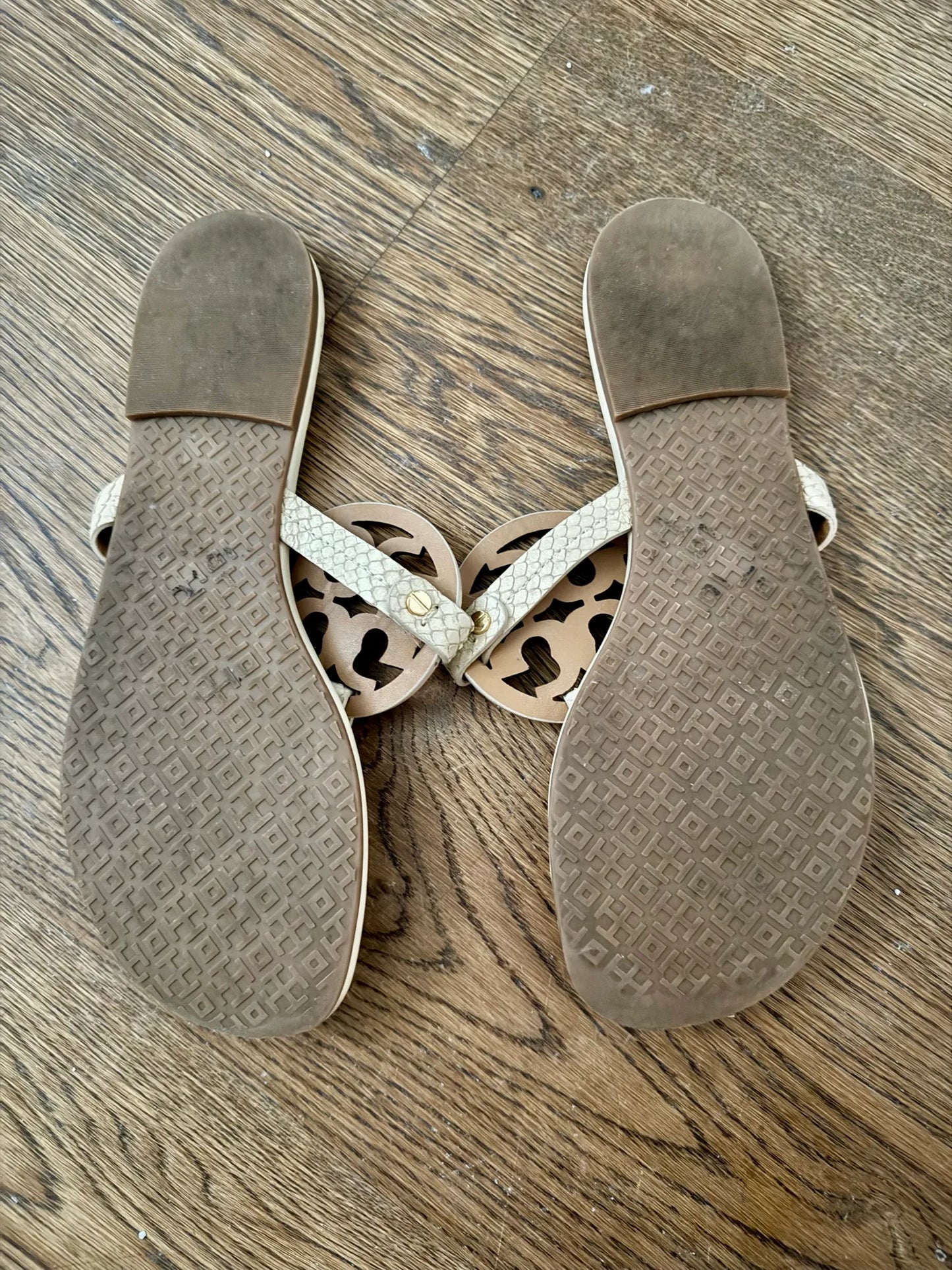 Tory Burch-skinnsandaler