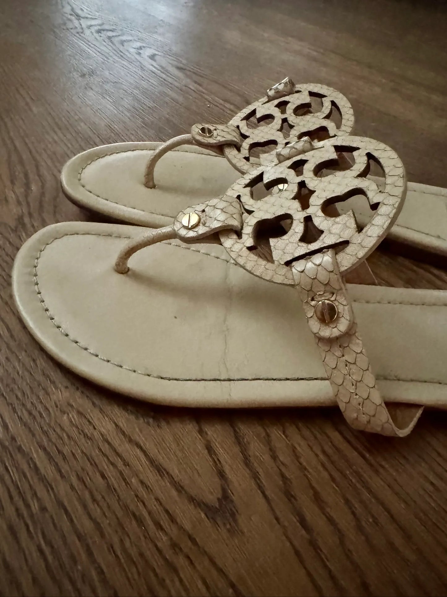 Tory Burch-skinnsandaler